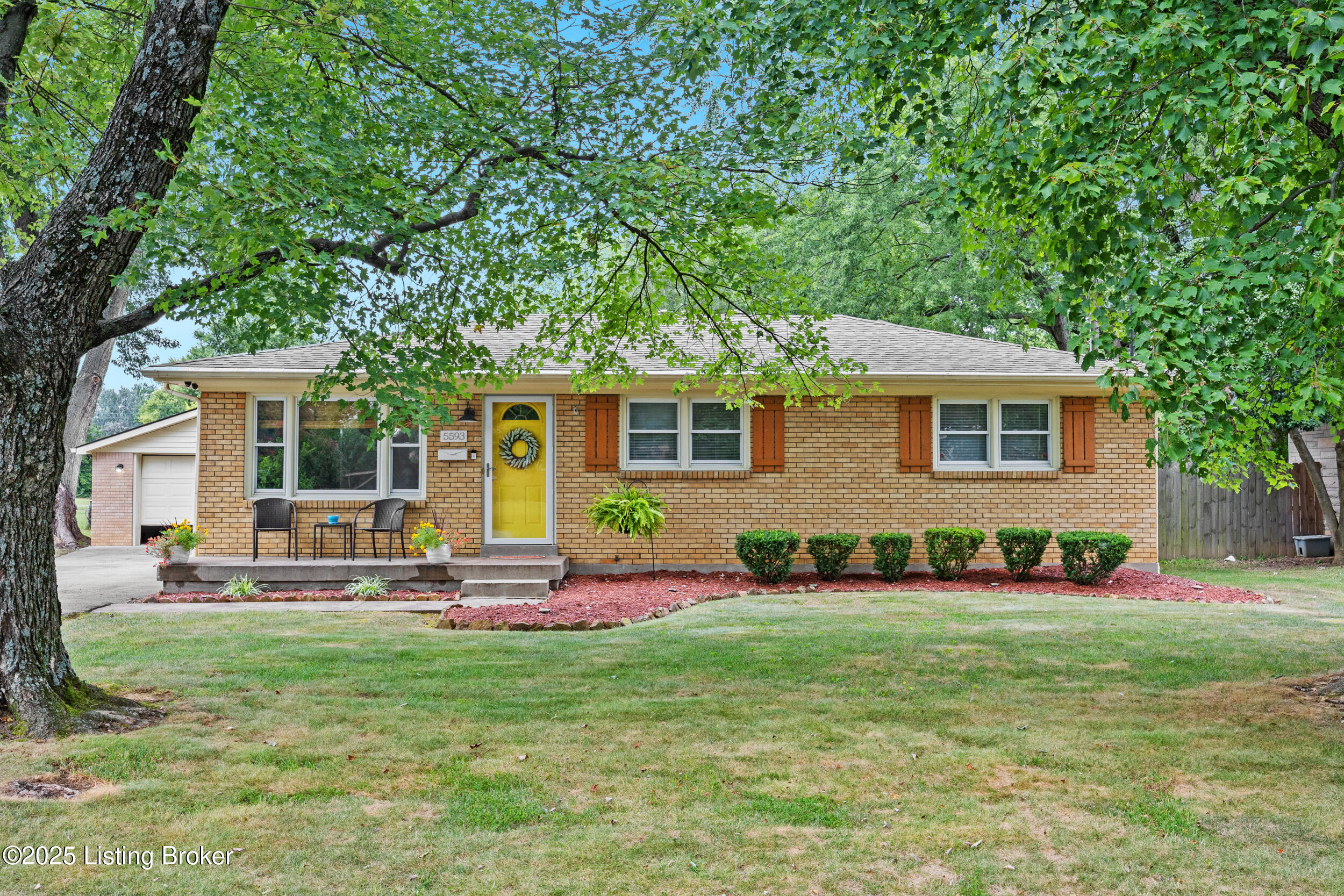 5593 Dorinda Dr