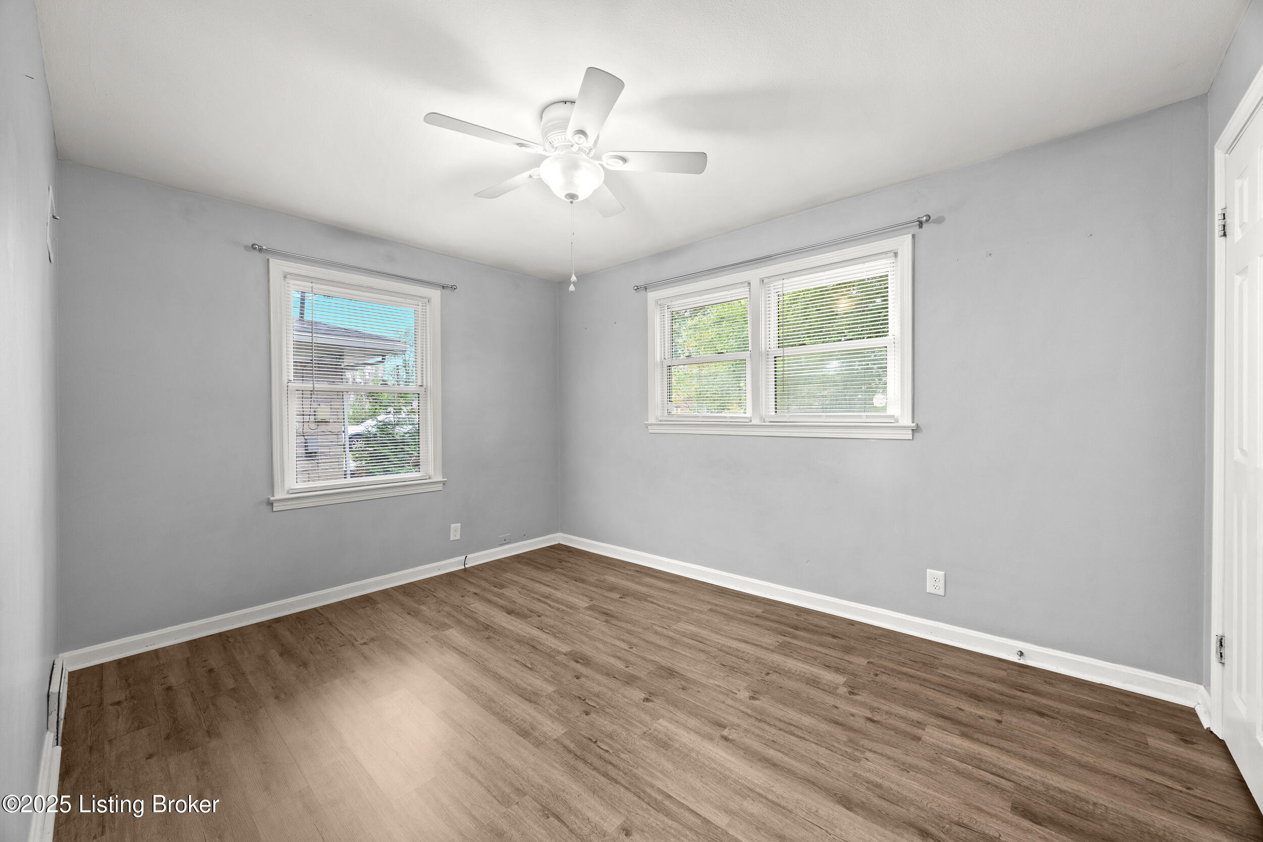 5593 Dorinda Dr