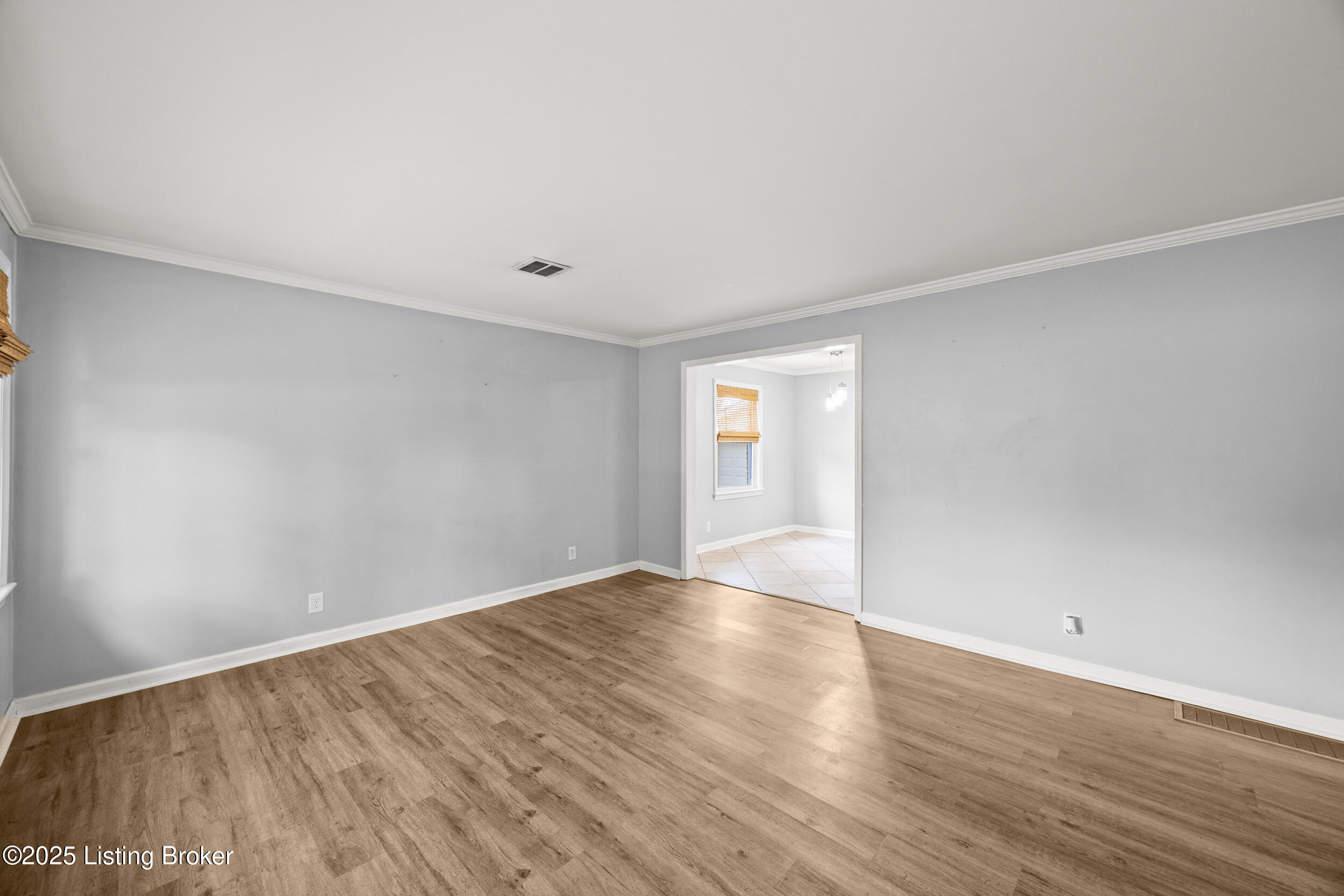 5593 Dorinda Dr