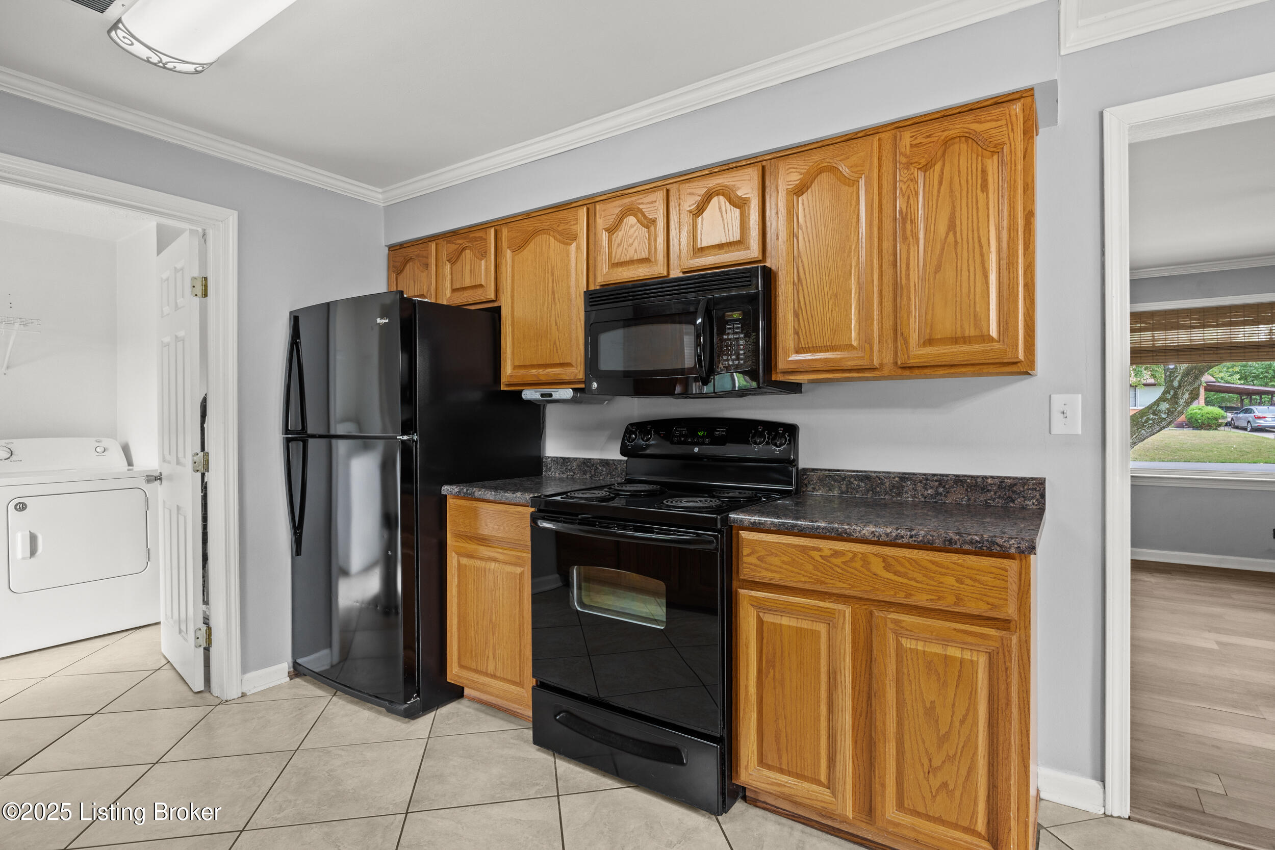 5593 Dorinda Dr