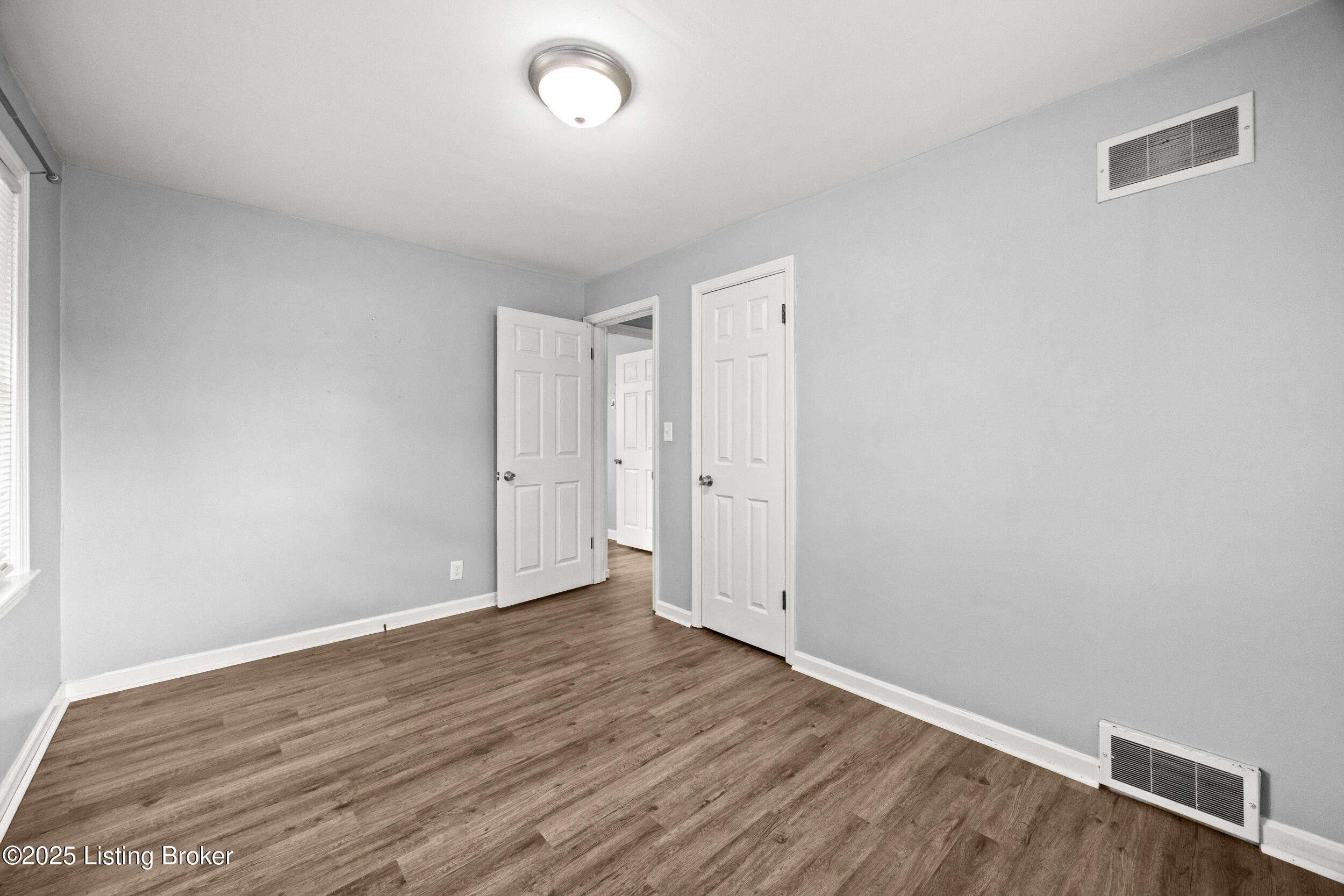 5593 Dorinda Dr