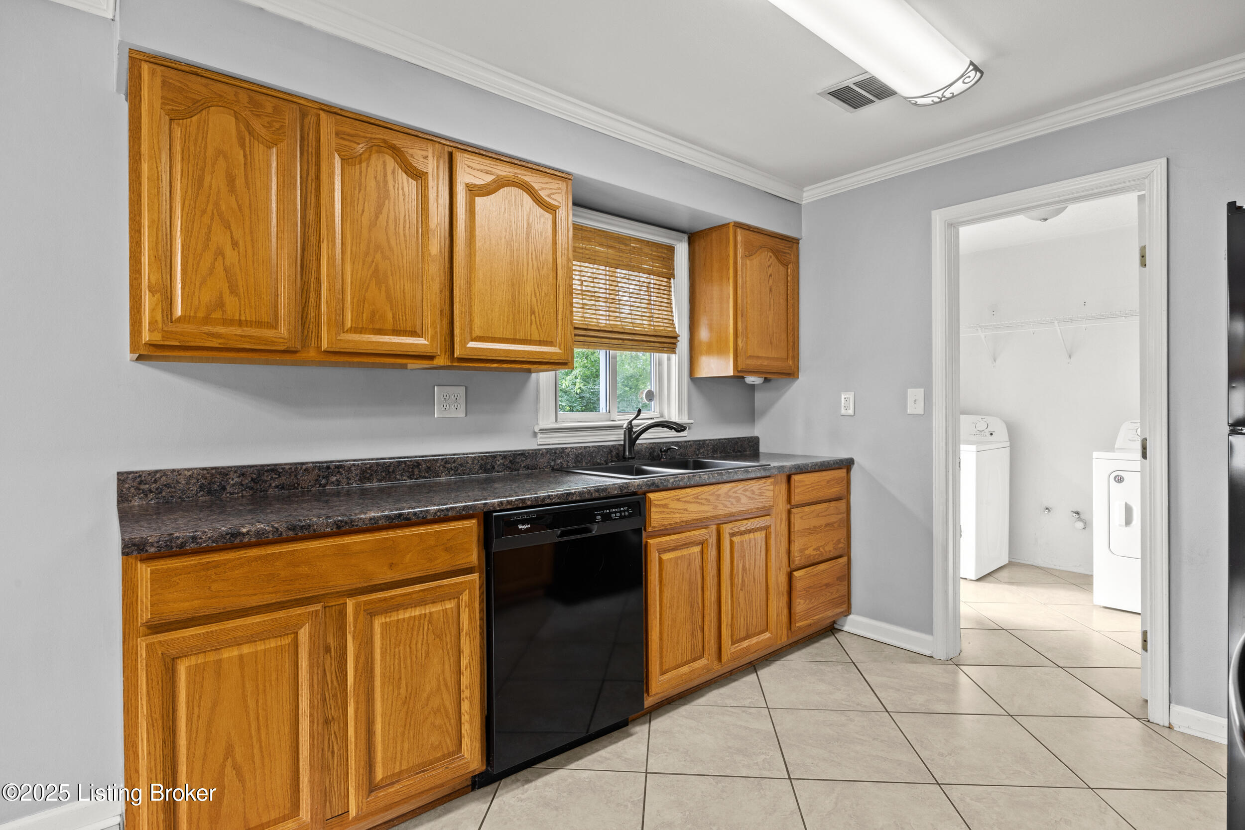 5593 Dorinda Dr