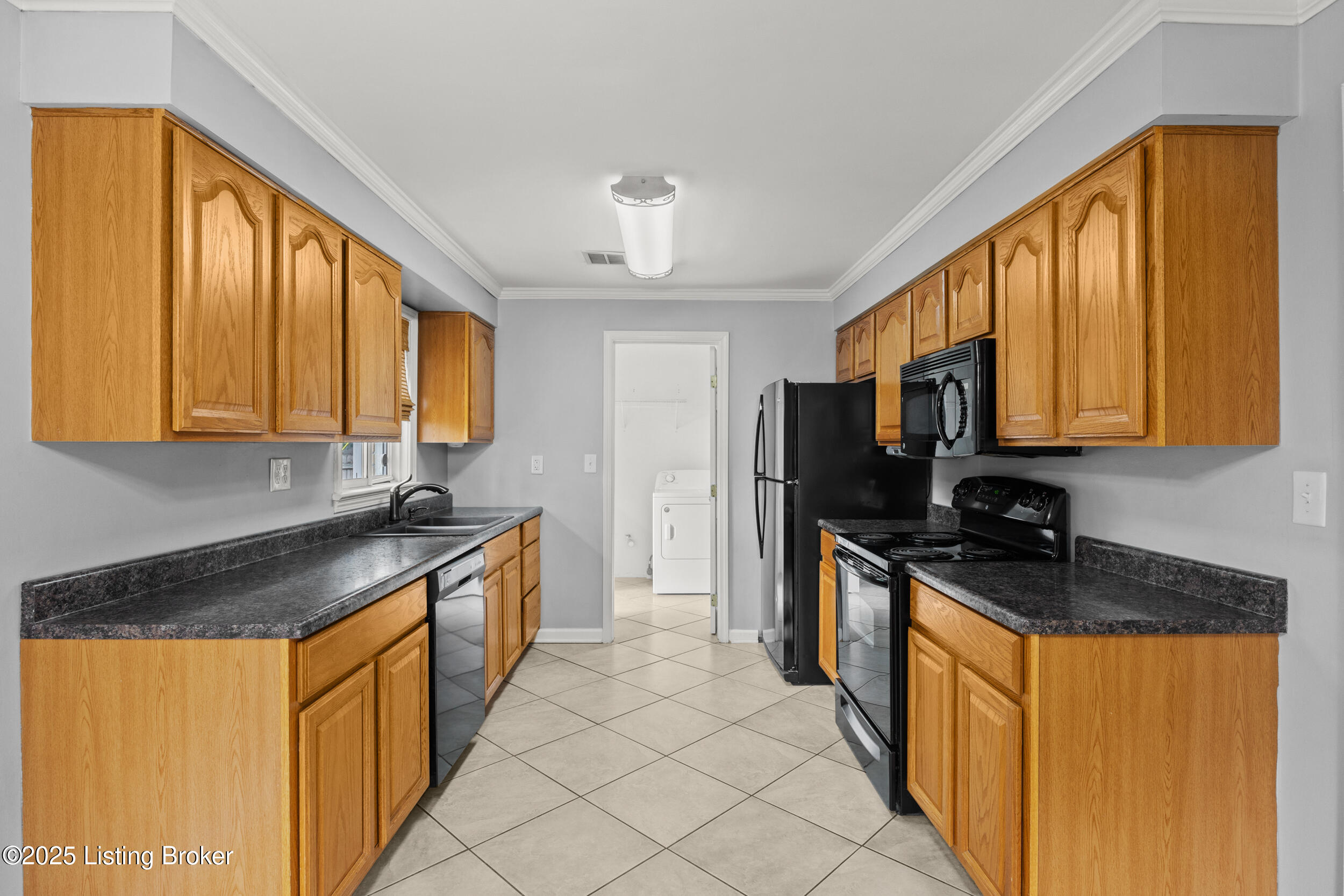 5593 Dorinda Dr