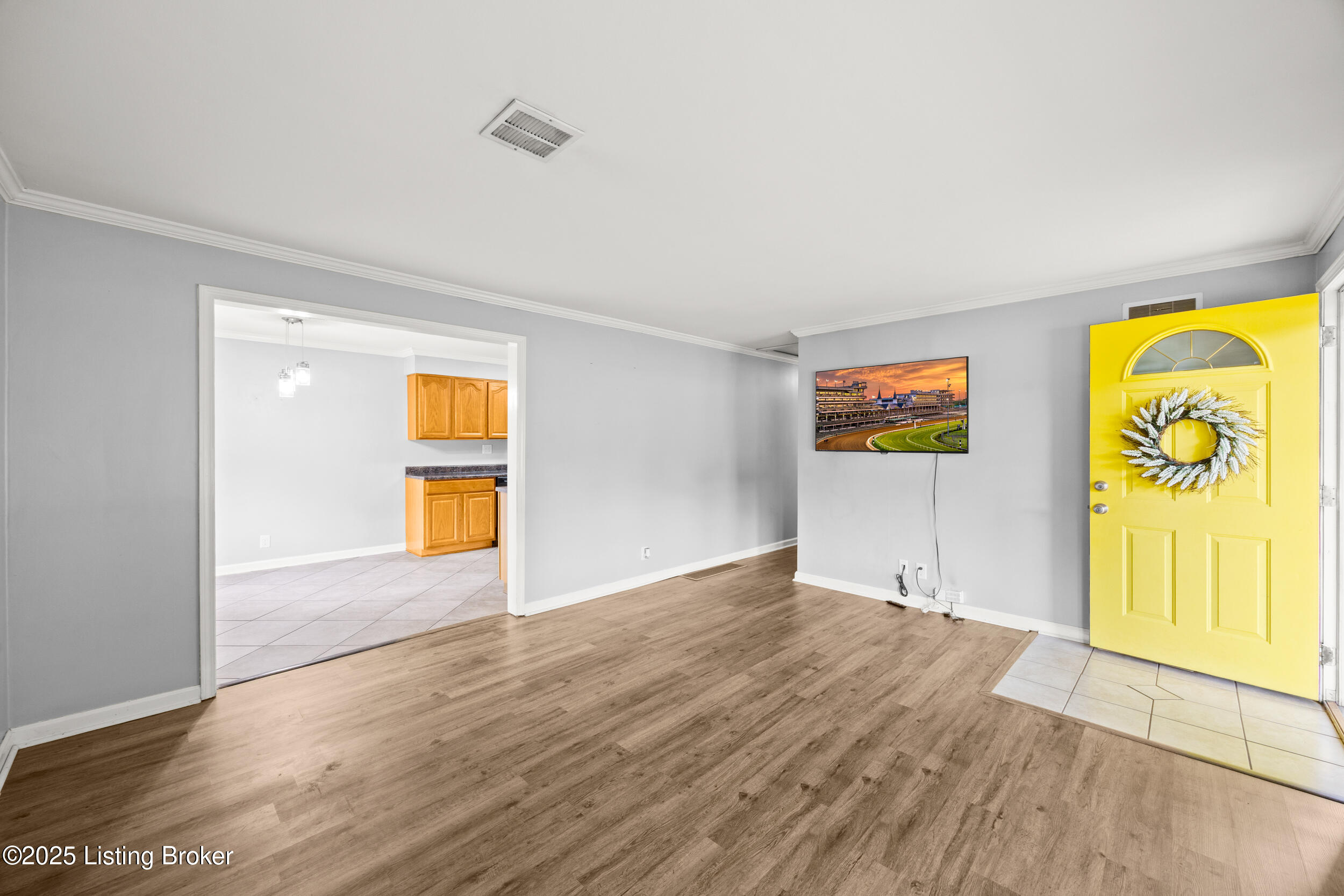 5593 Dorinda Dr
