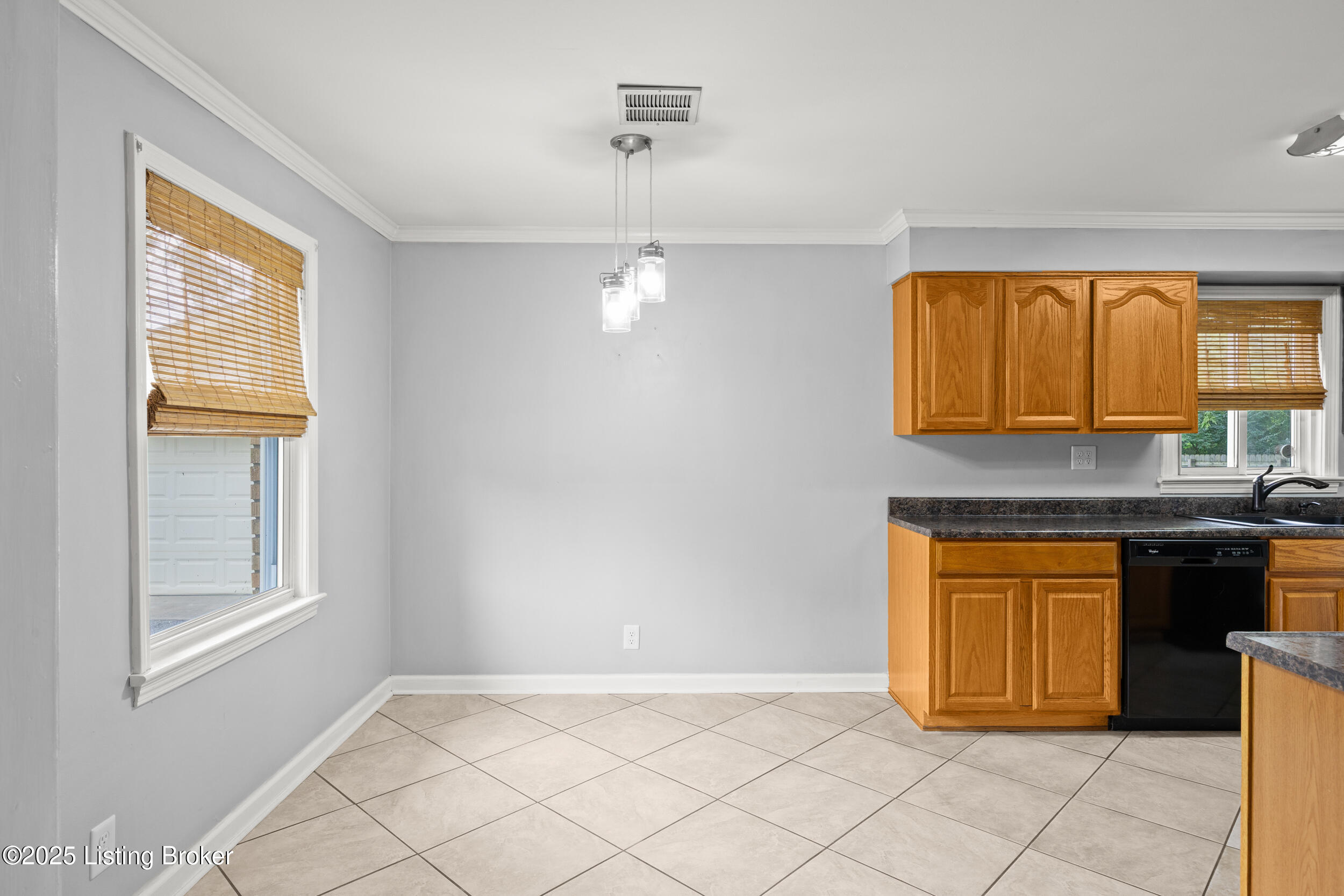 5593 Dorinda Dr