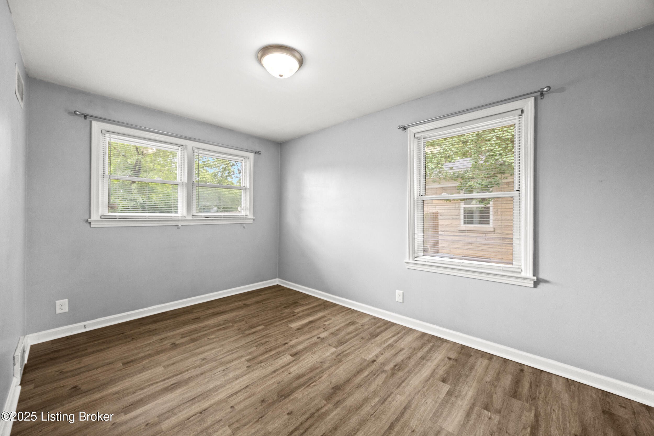 5593 Dorinda Dr