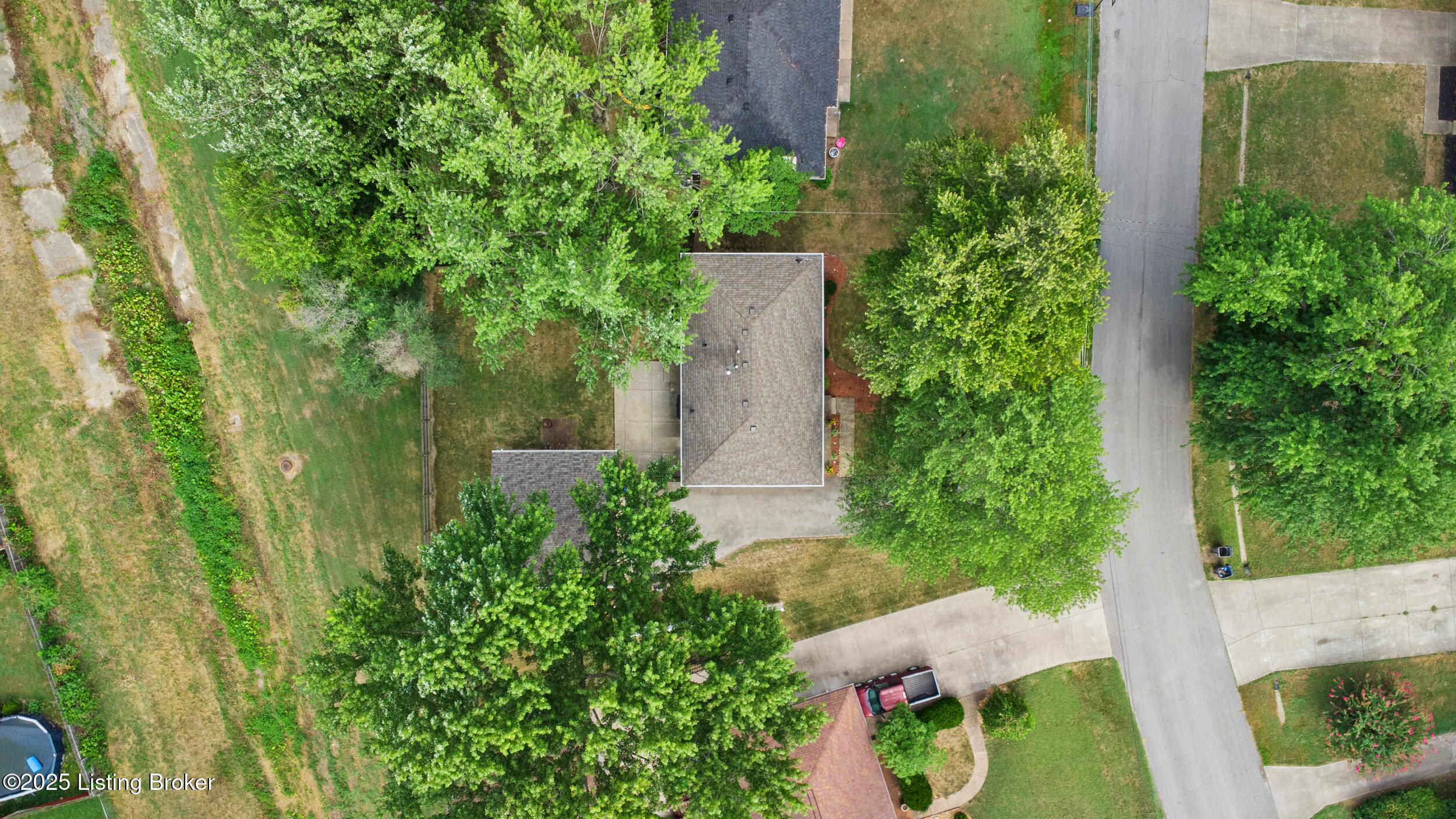 5593 Dorinda Dr
