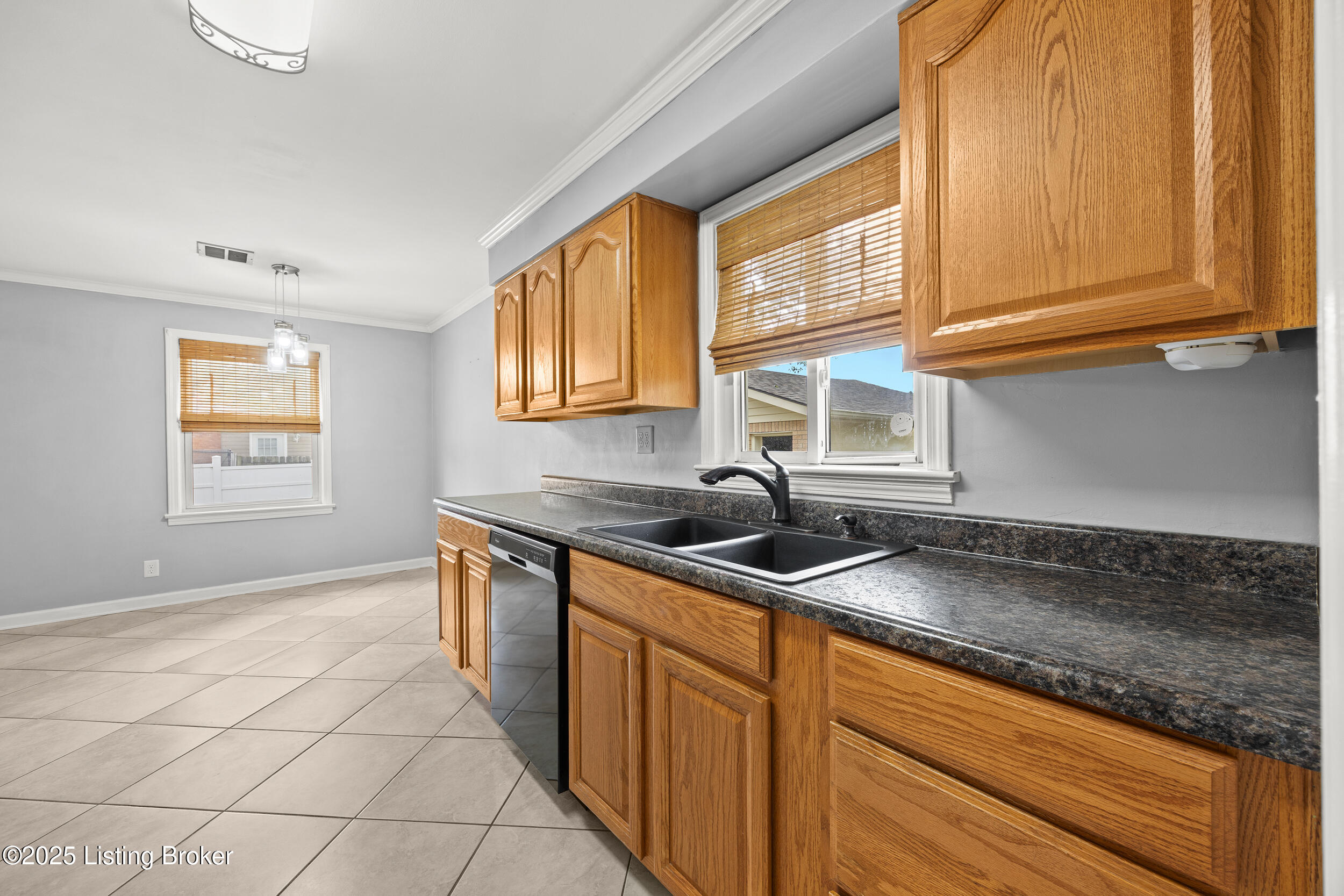 5593 Dorinda Dr
