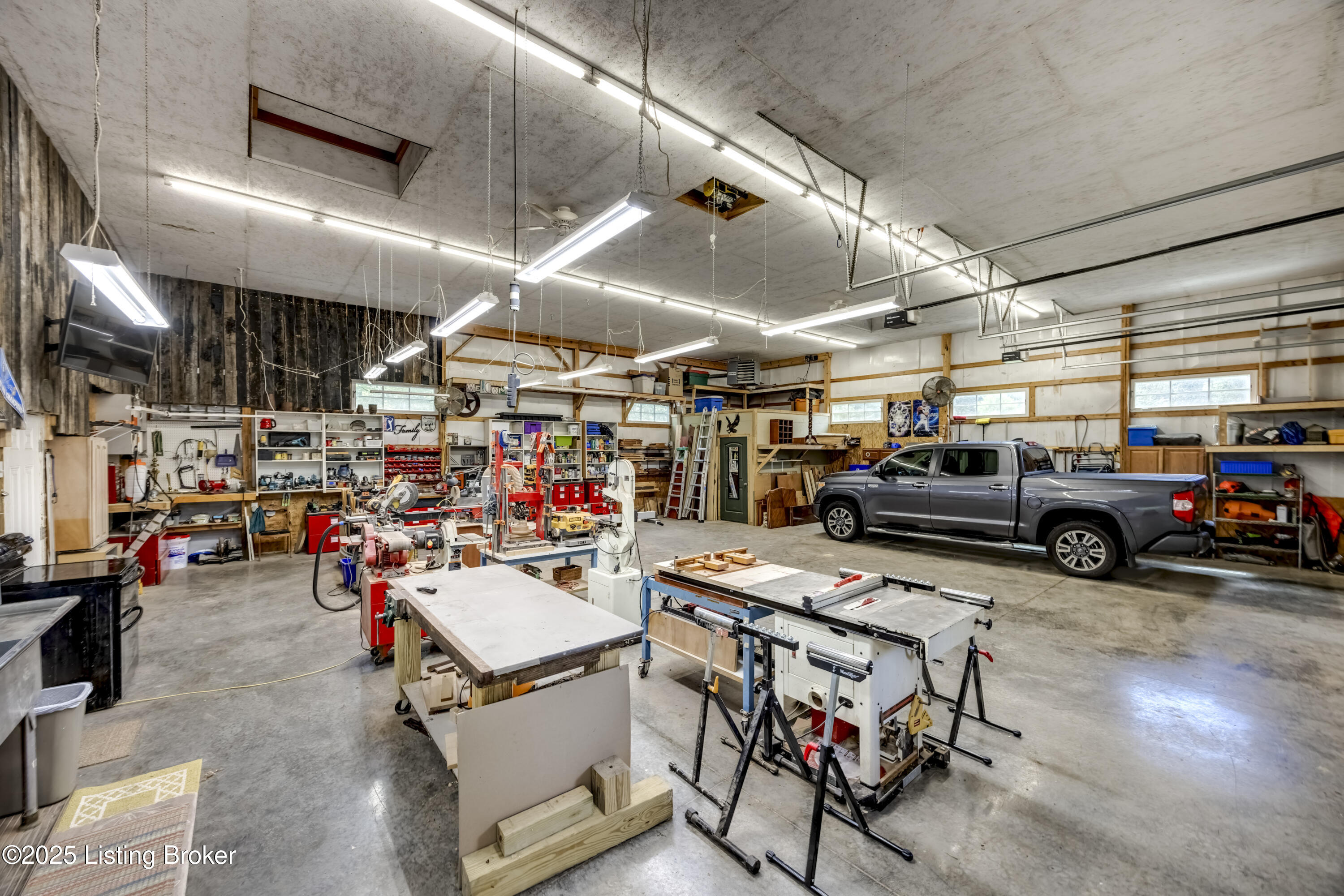 3617 Red Oak Dr, La Grange