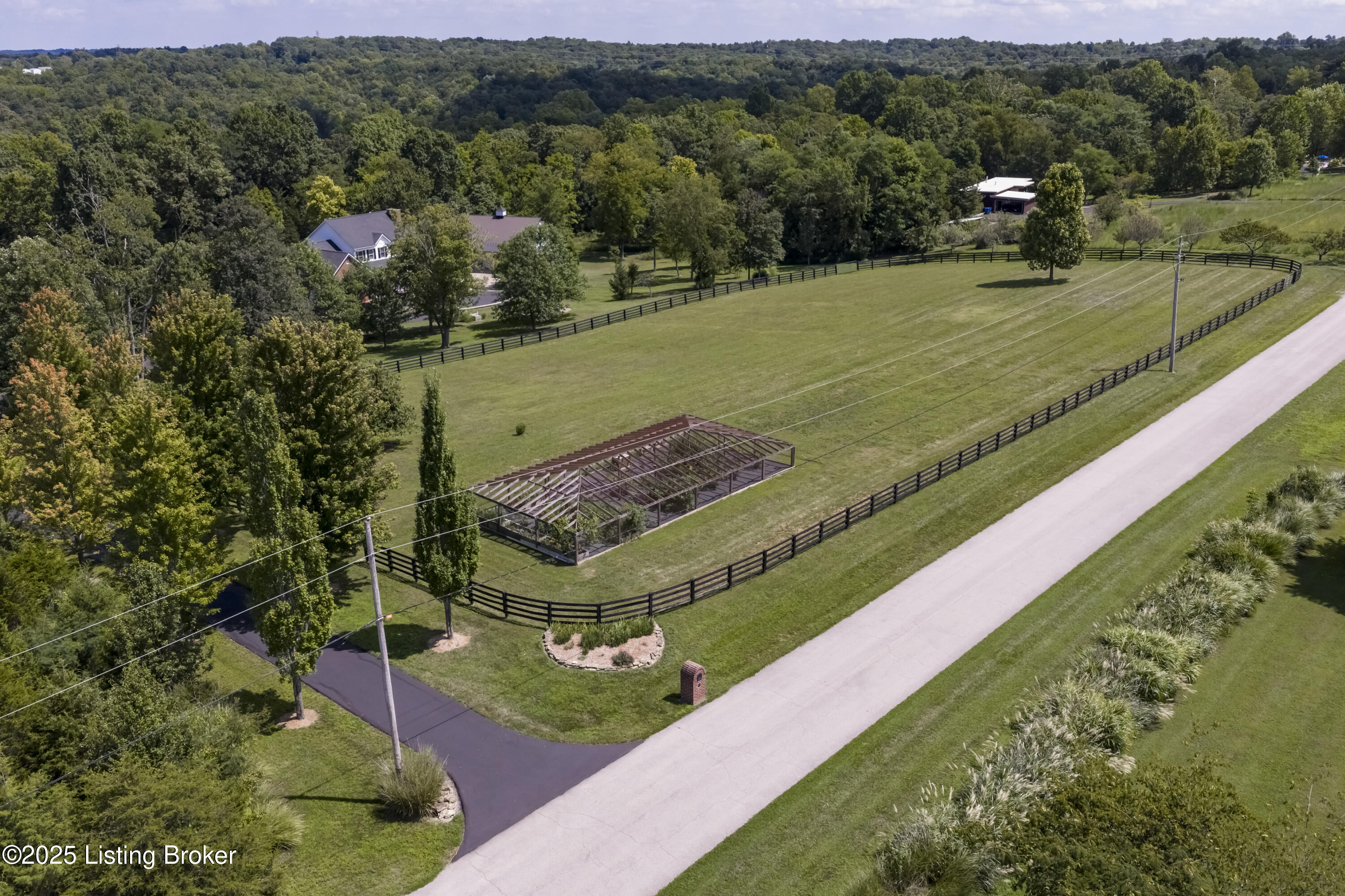 3617 Red Oak Dr, La Grange