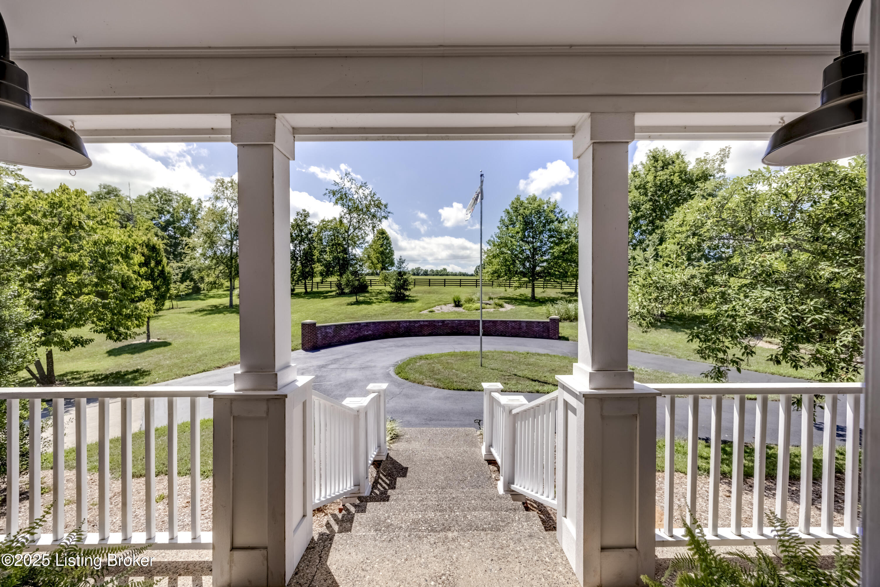 3617 Red Oak Dr, La Grange