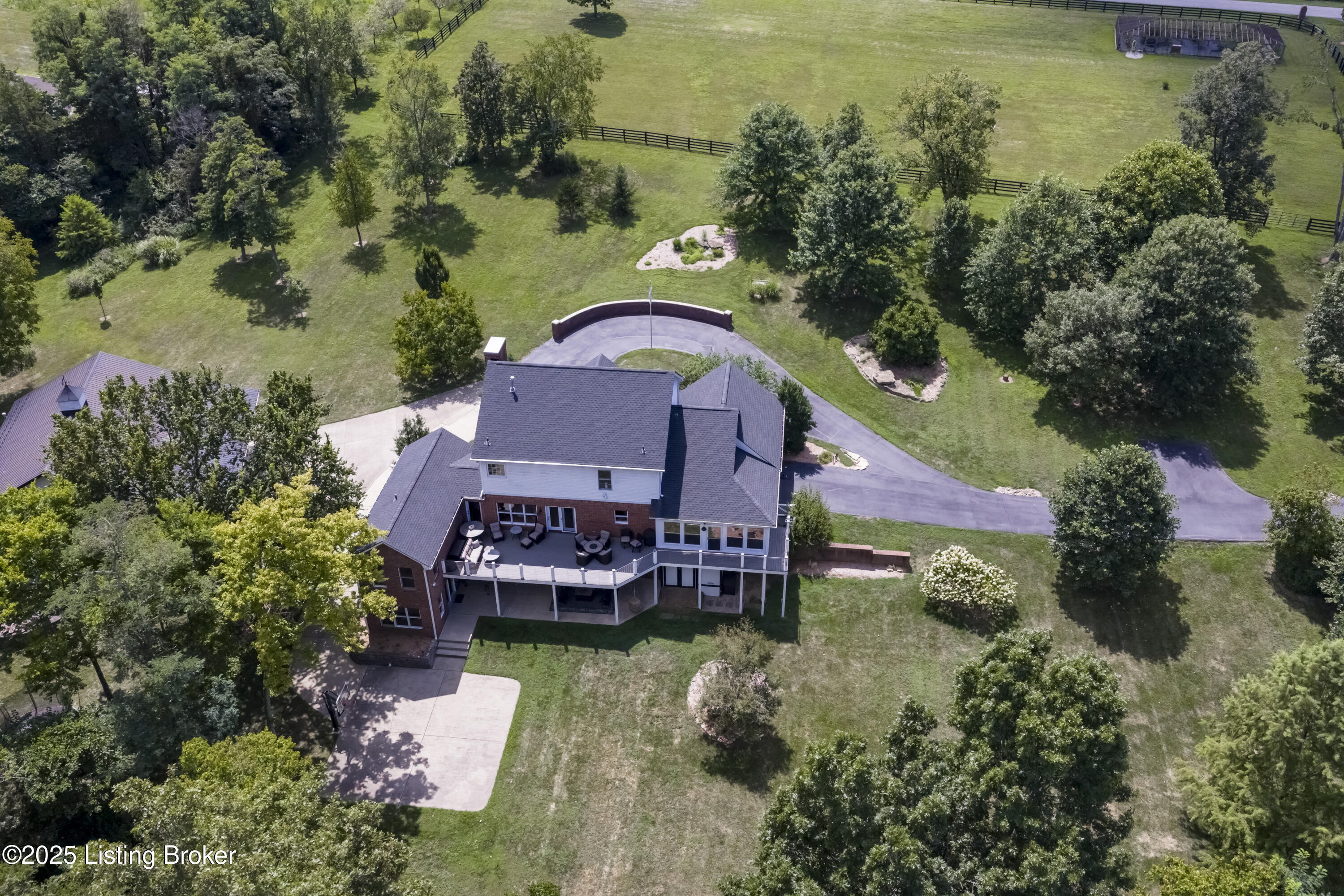 3617 Red Oak Dr, La Grange