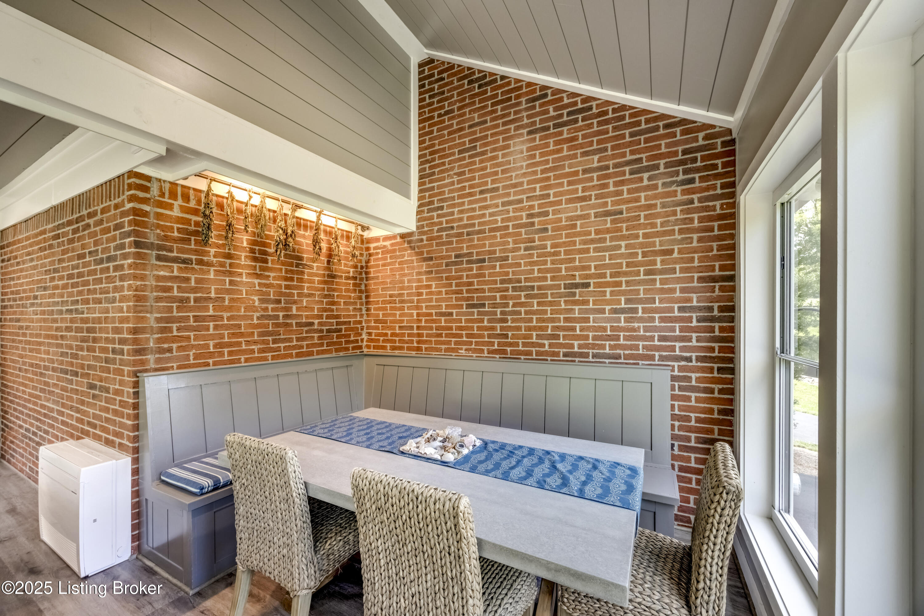 3617 Red Oak Dr, La Grange