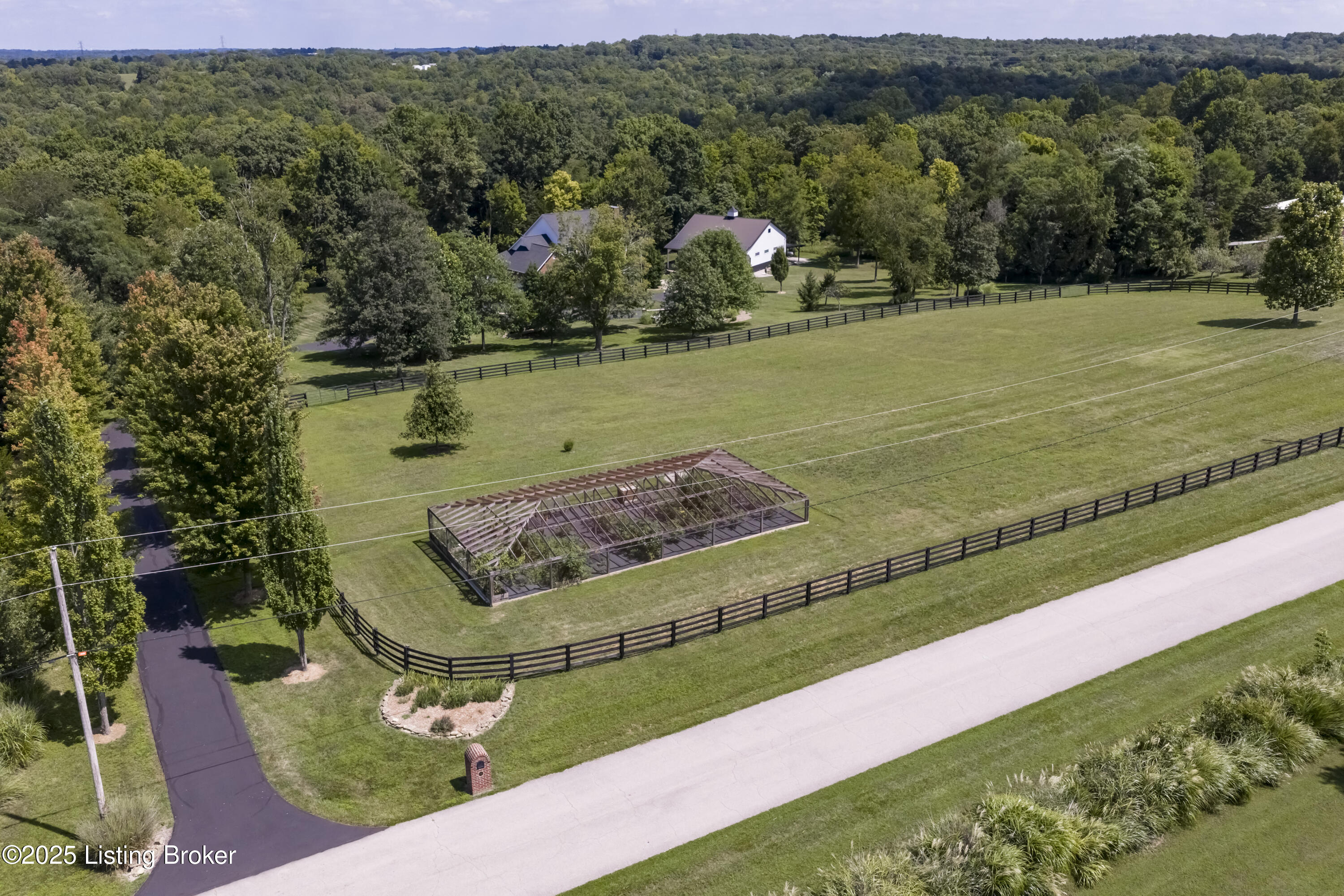 3617 Red Oak Dr, La Grange