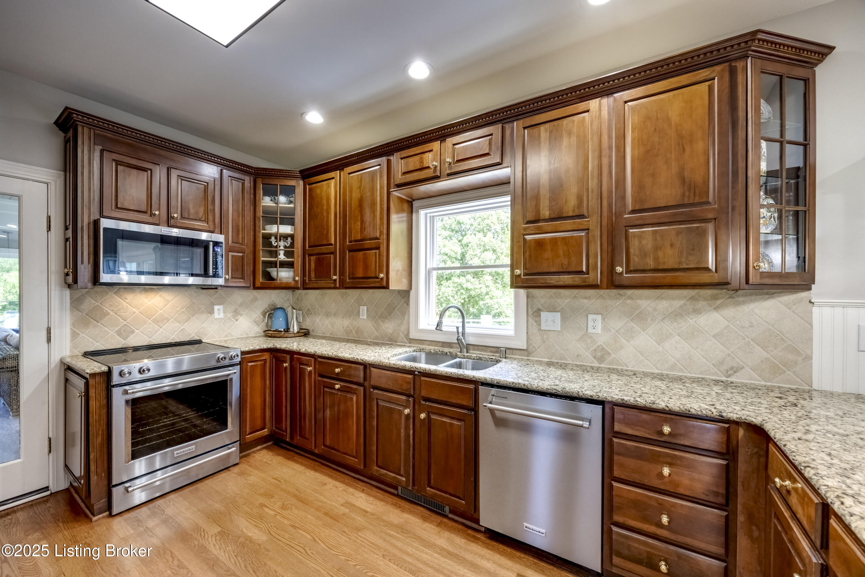 3617 Red Oak Dr, La Grange