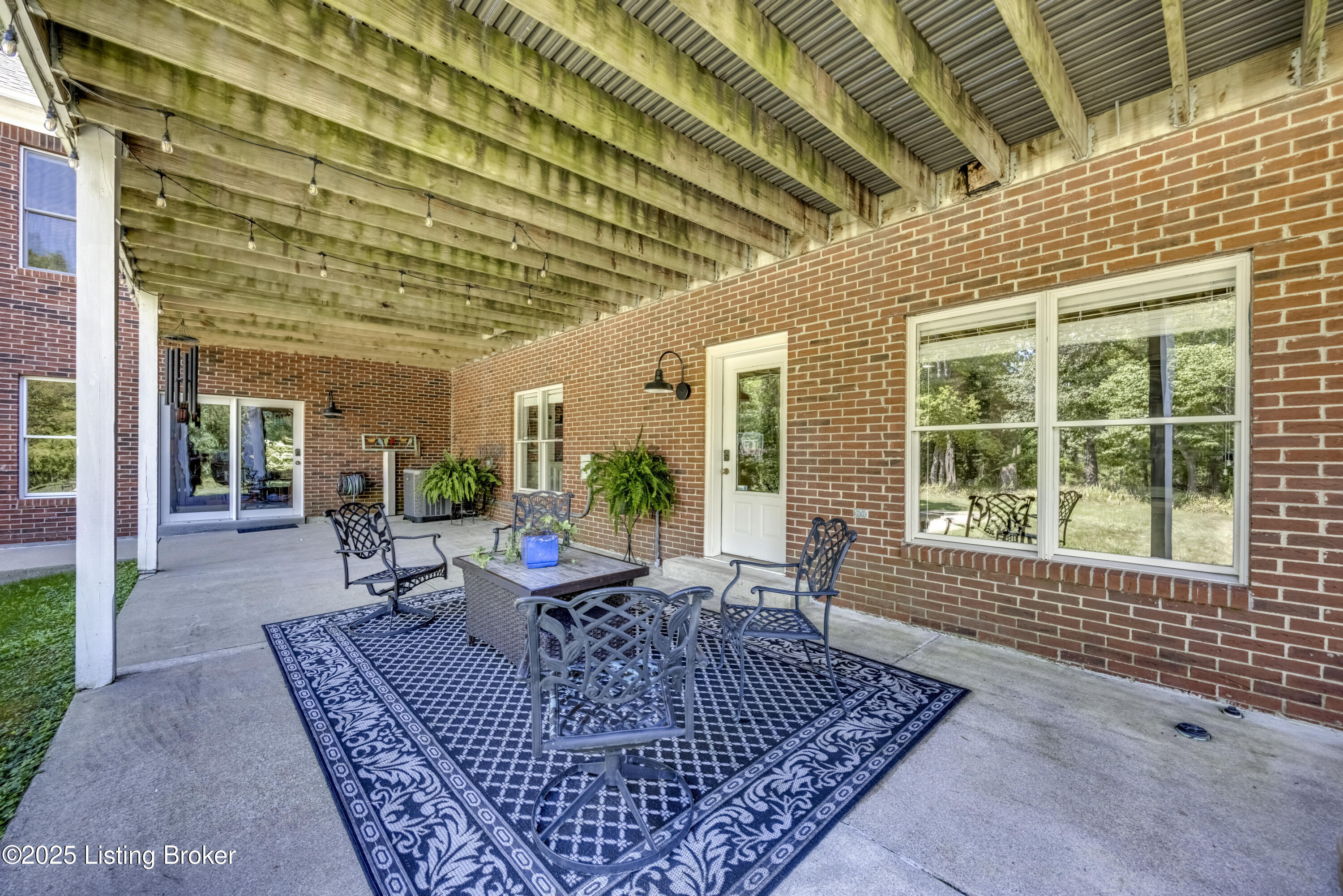 3617 Red Oak Dr, La Grange