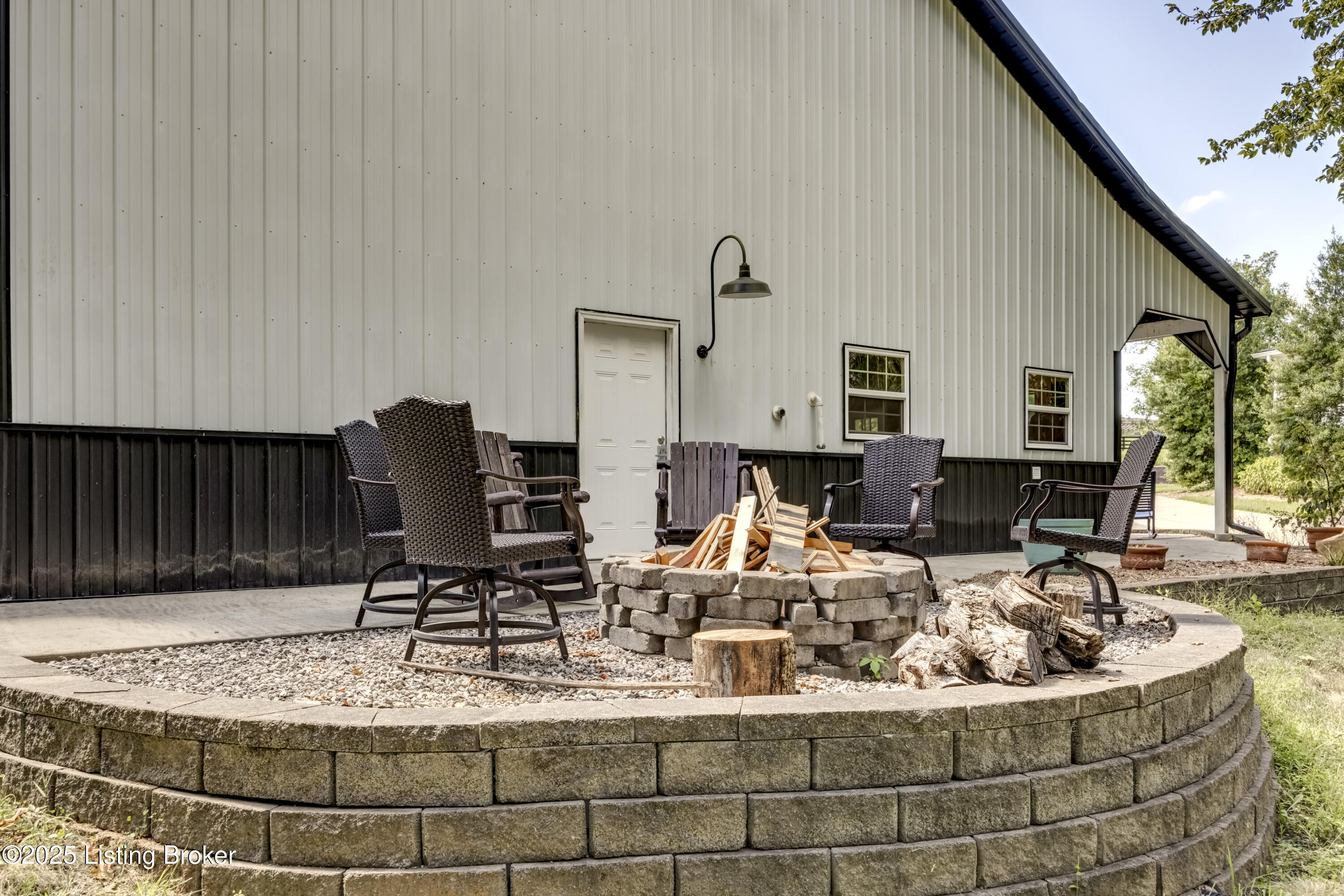 3617 Red Oak Dr, La Grange