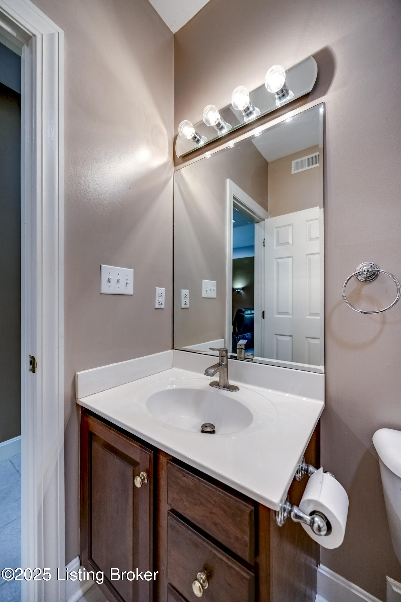 3617 Red Oak Dr, La Grange