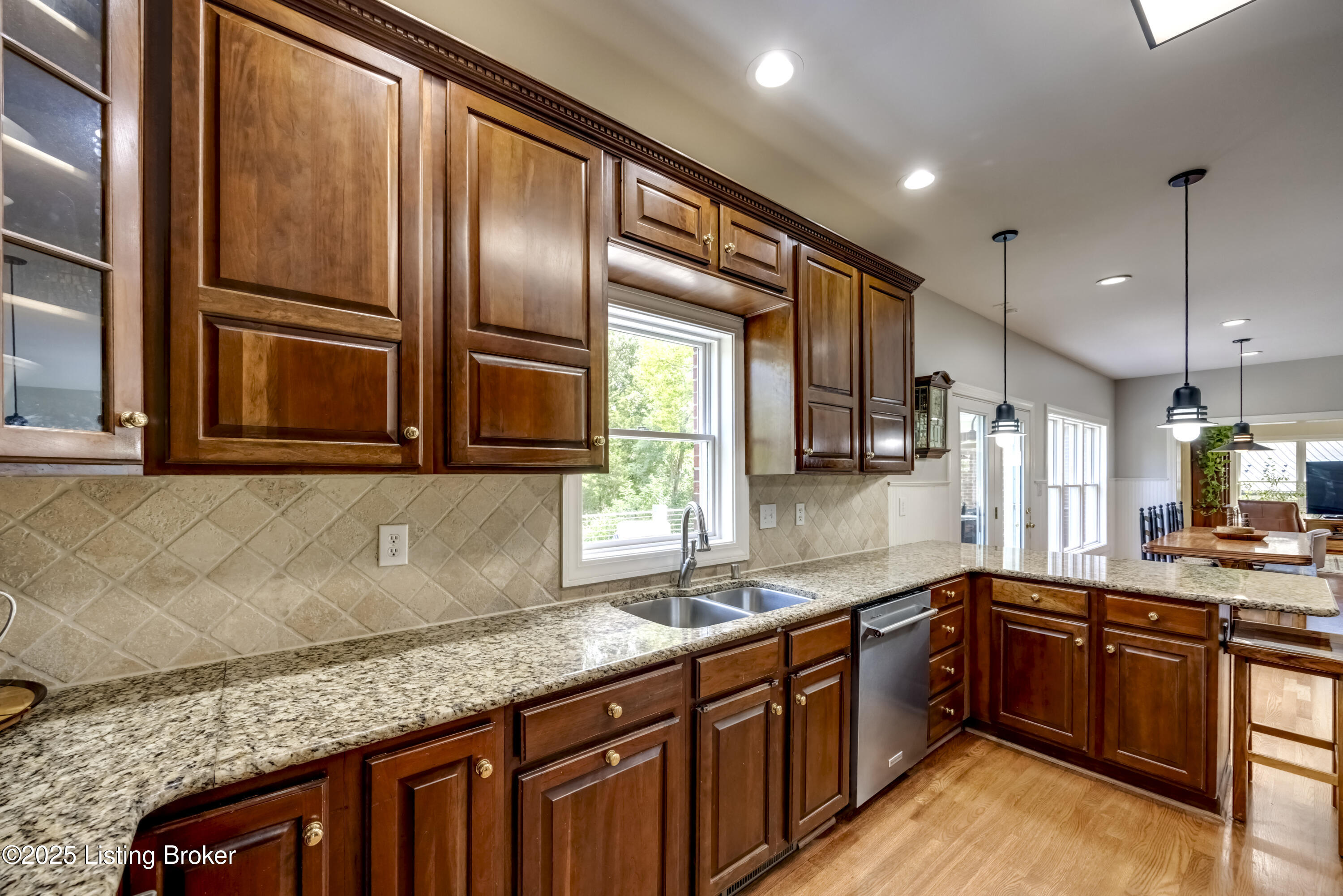 3617 Red Oak Dr, La Grange