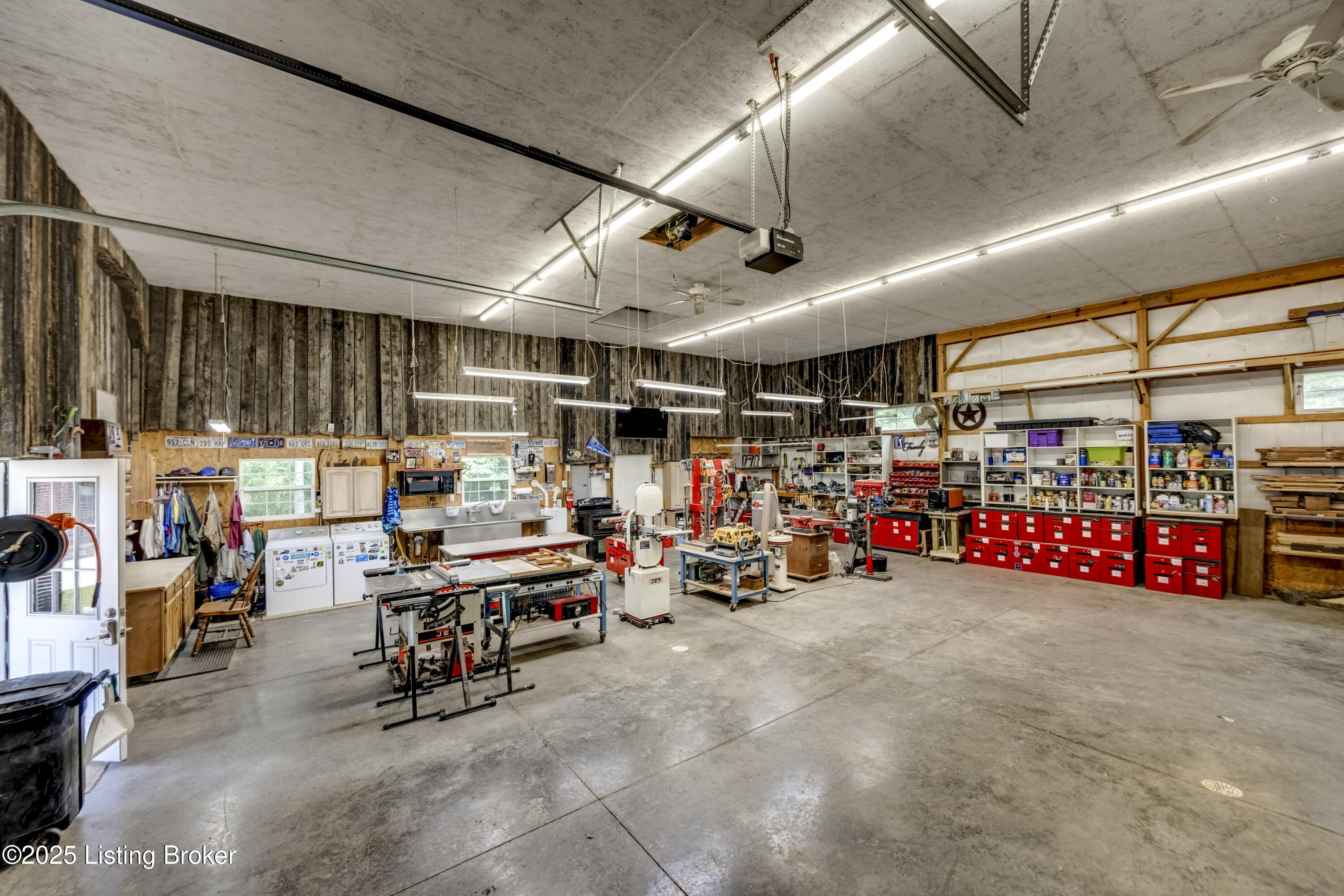 3617 Red Oak Dr, La Grange