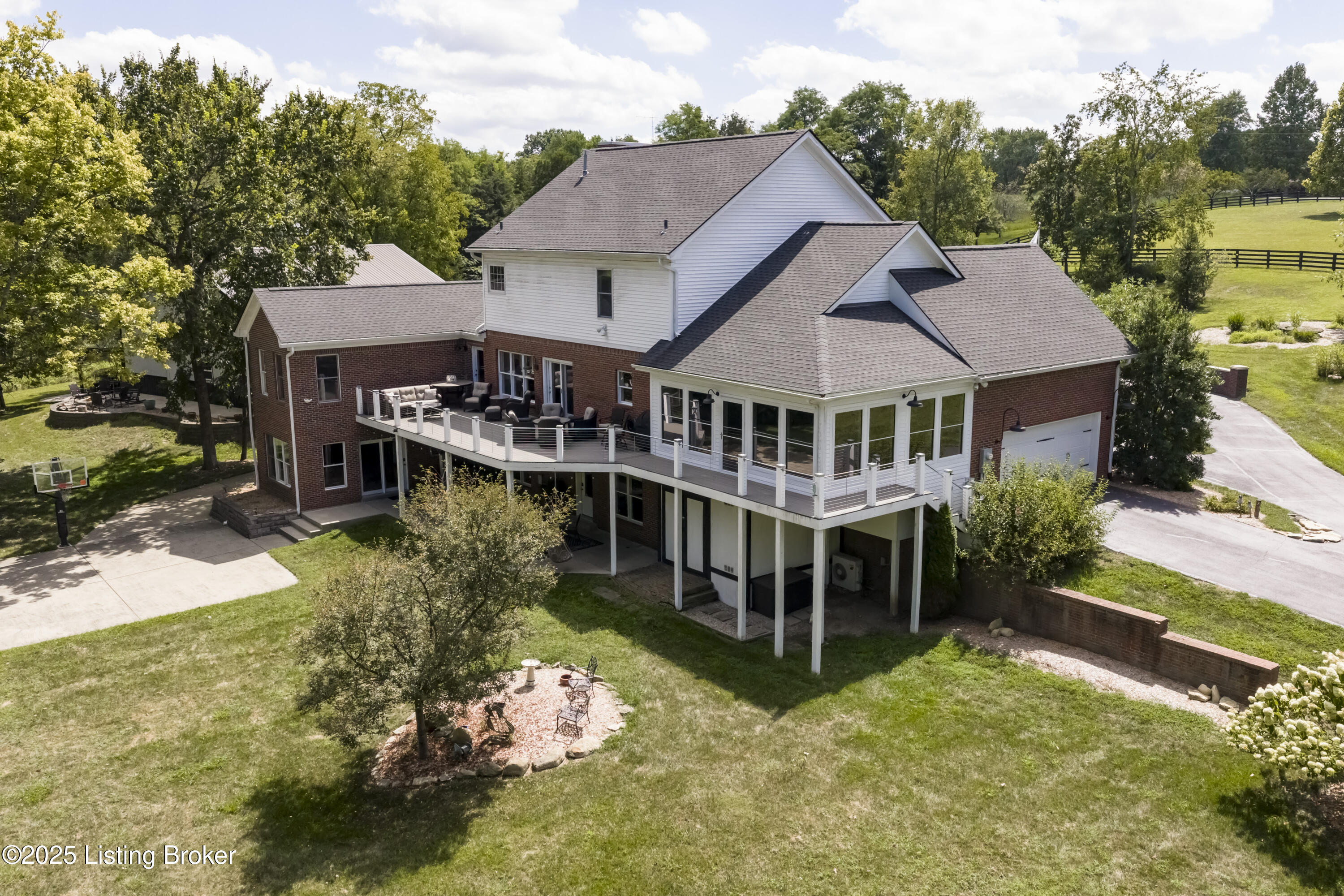 3617 Red Oak Dr, La Grange