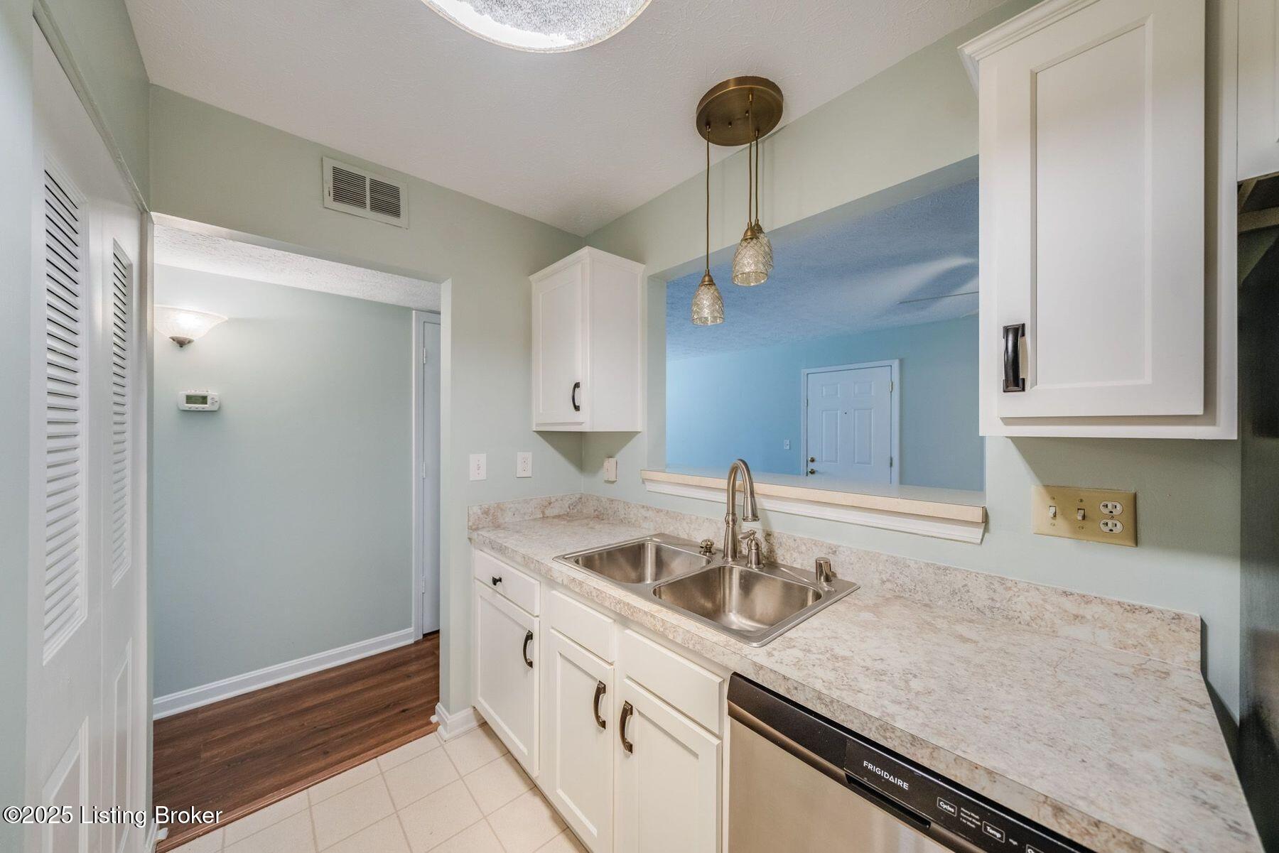 3301 Colonial Manor Cir UNIT 2B