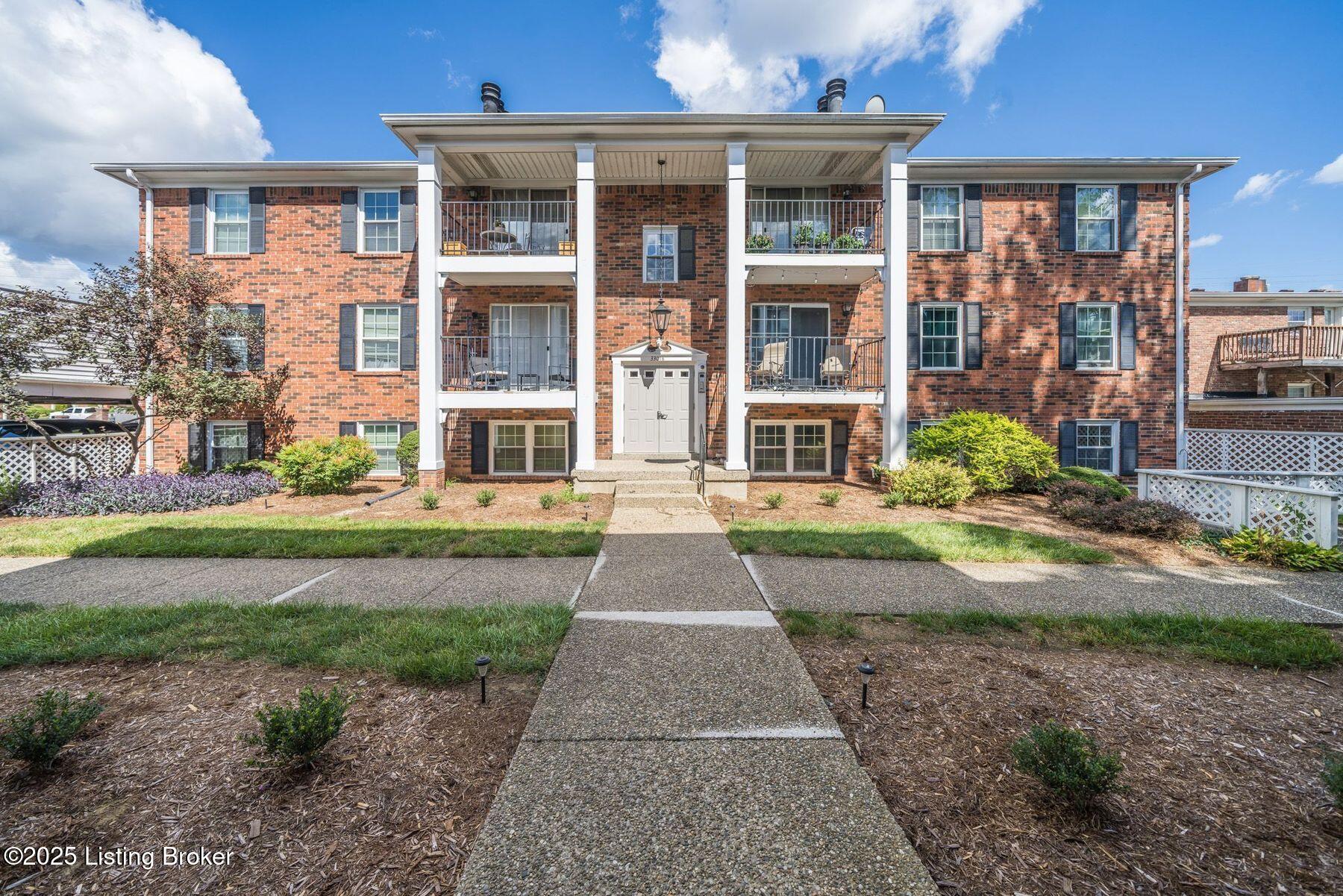 3301 Colonial Manor Cir UNIT 2B