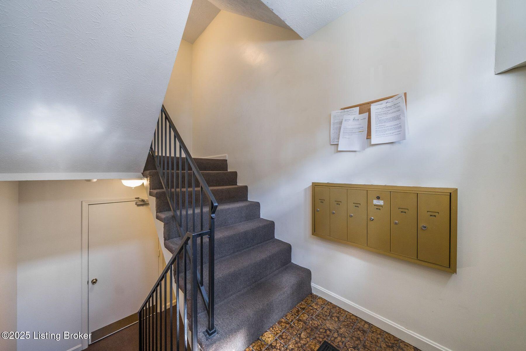 3301 Colonial Manor Cir UNIT 2B