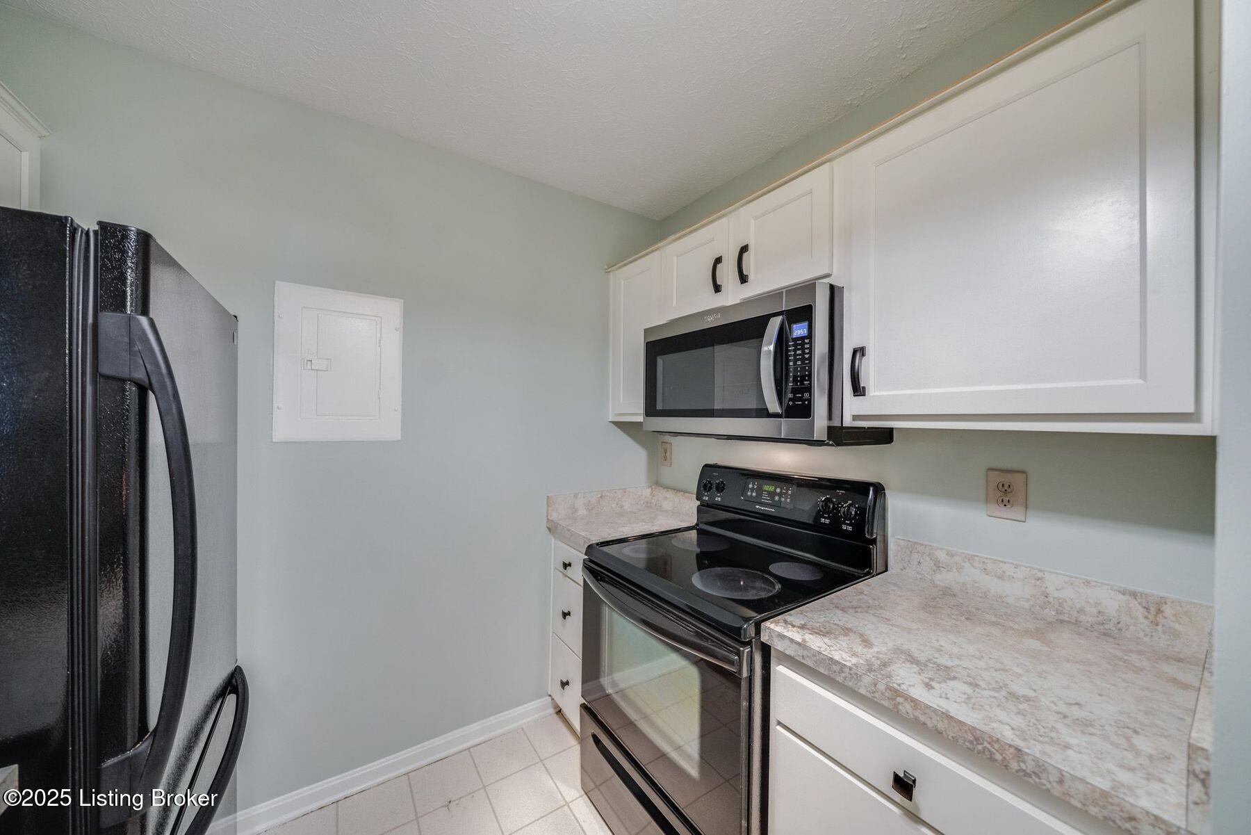 3301 Colonial Manor Cir UNIT 2B
