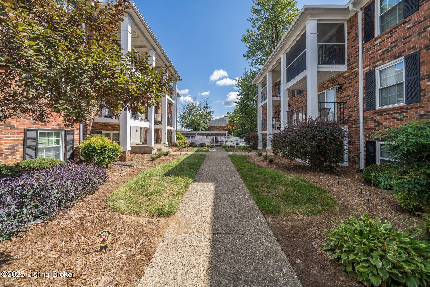 3301 Colonial Manor Cir UNIT 2B