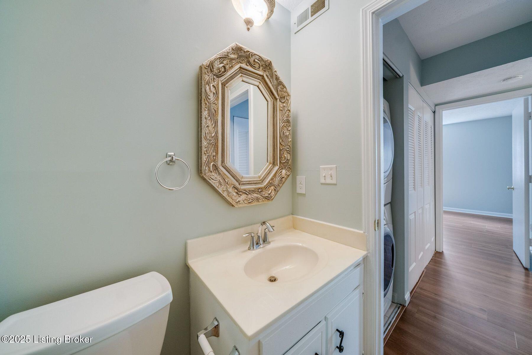 3301 Colonial Manor Cir UNIT 2B
