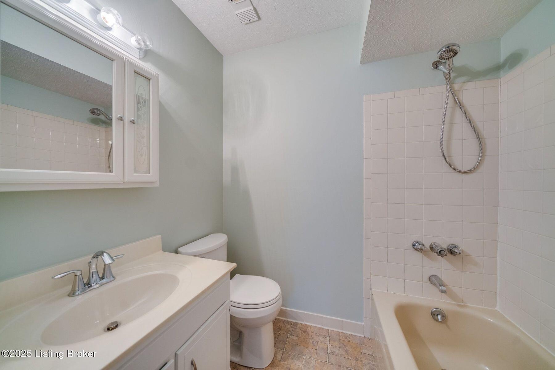 3301 Colonial Manor Cir UNIT 2B