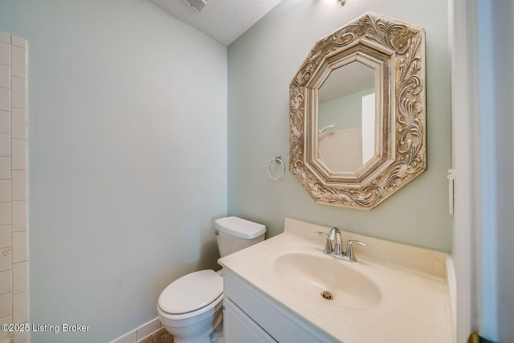 3301 Colonial Manor Cir UNIT 2B