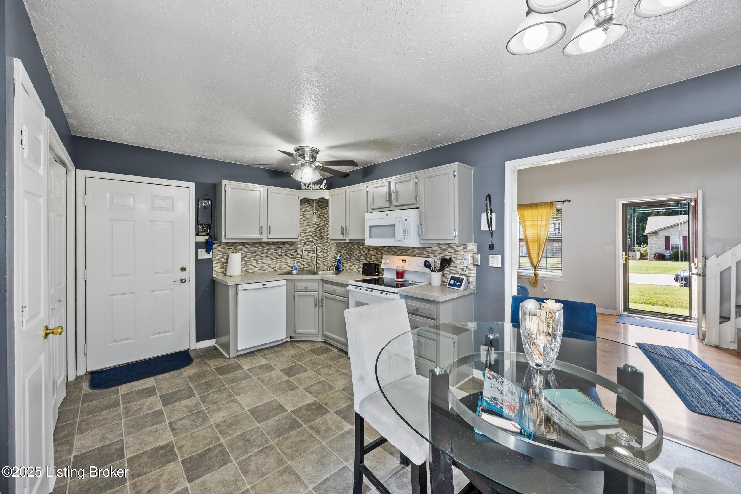 8523 Gregory Way