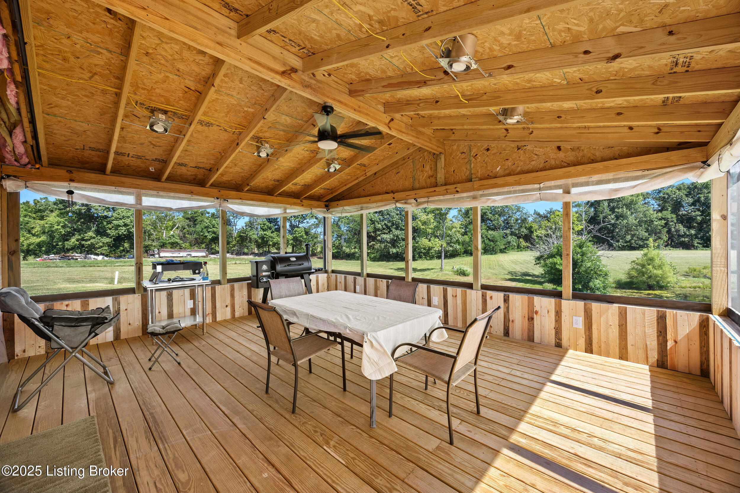 365 Ridgecrest Dr