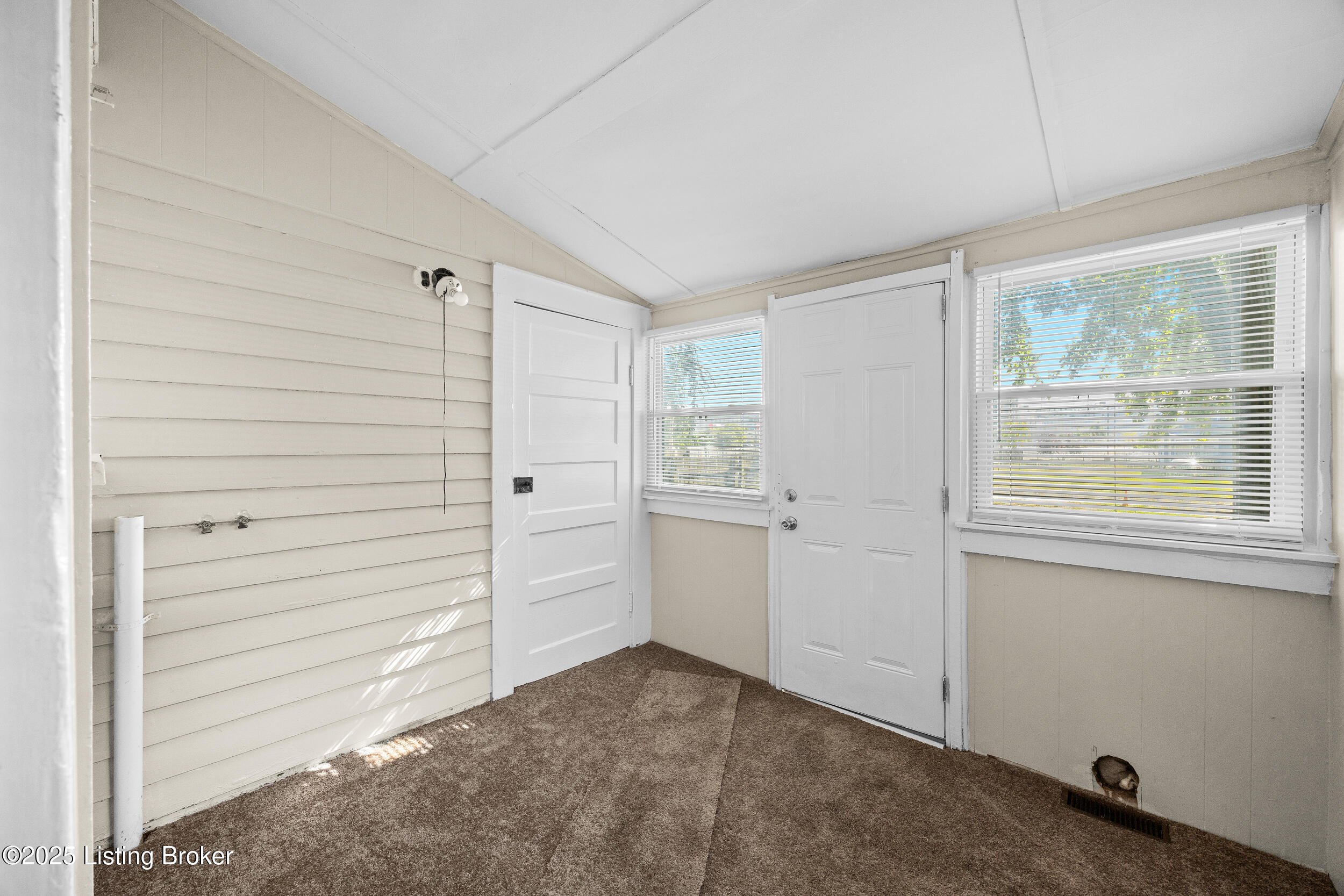 3129 Taylor Blvd, Louisville