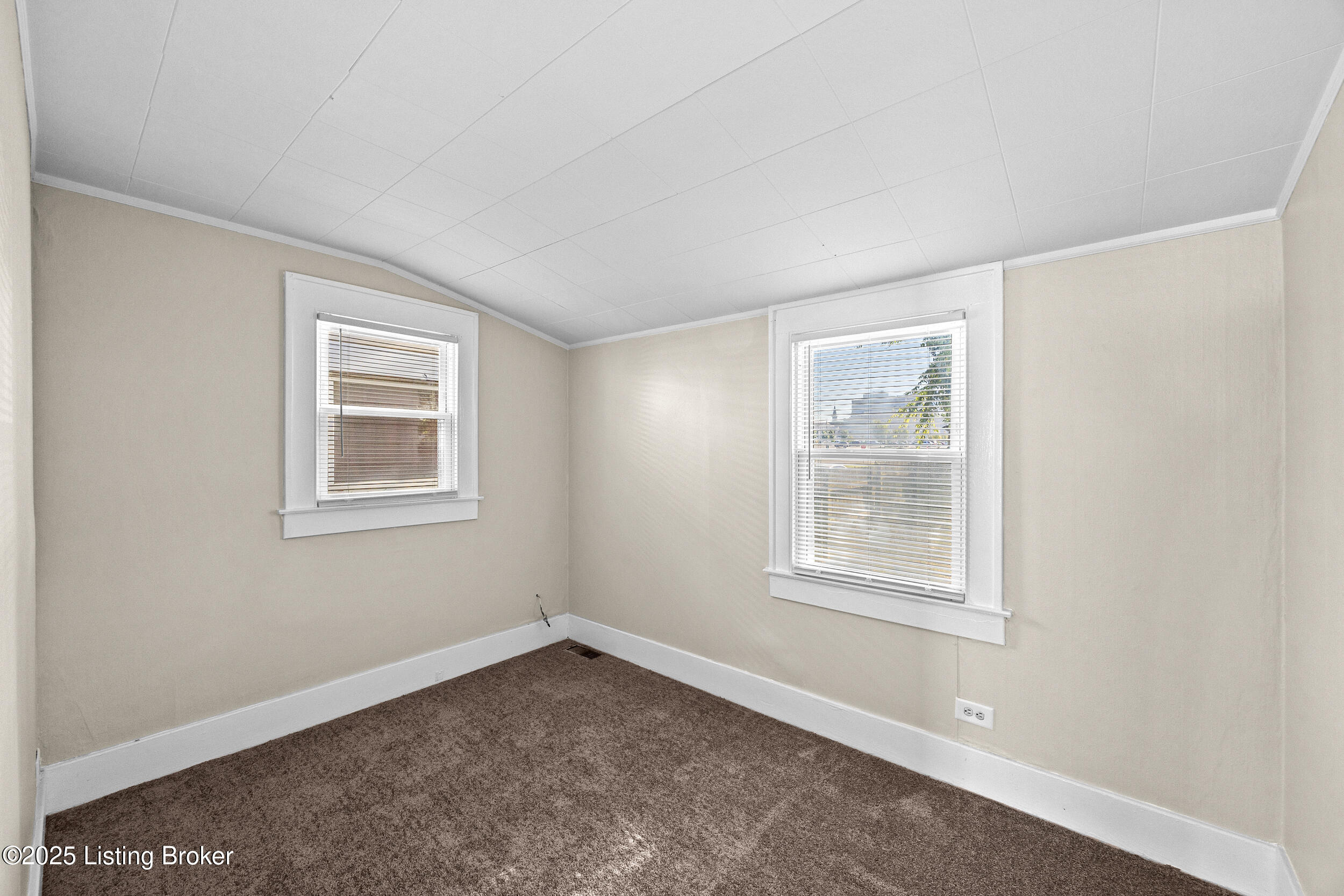 3129 Taylor Blvd, Louisville