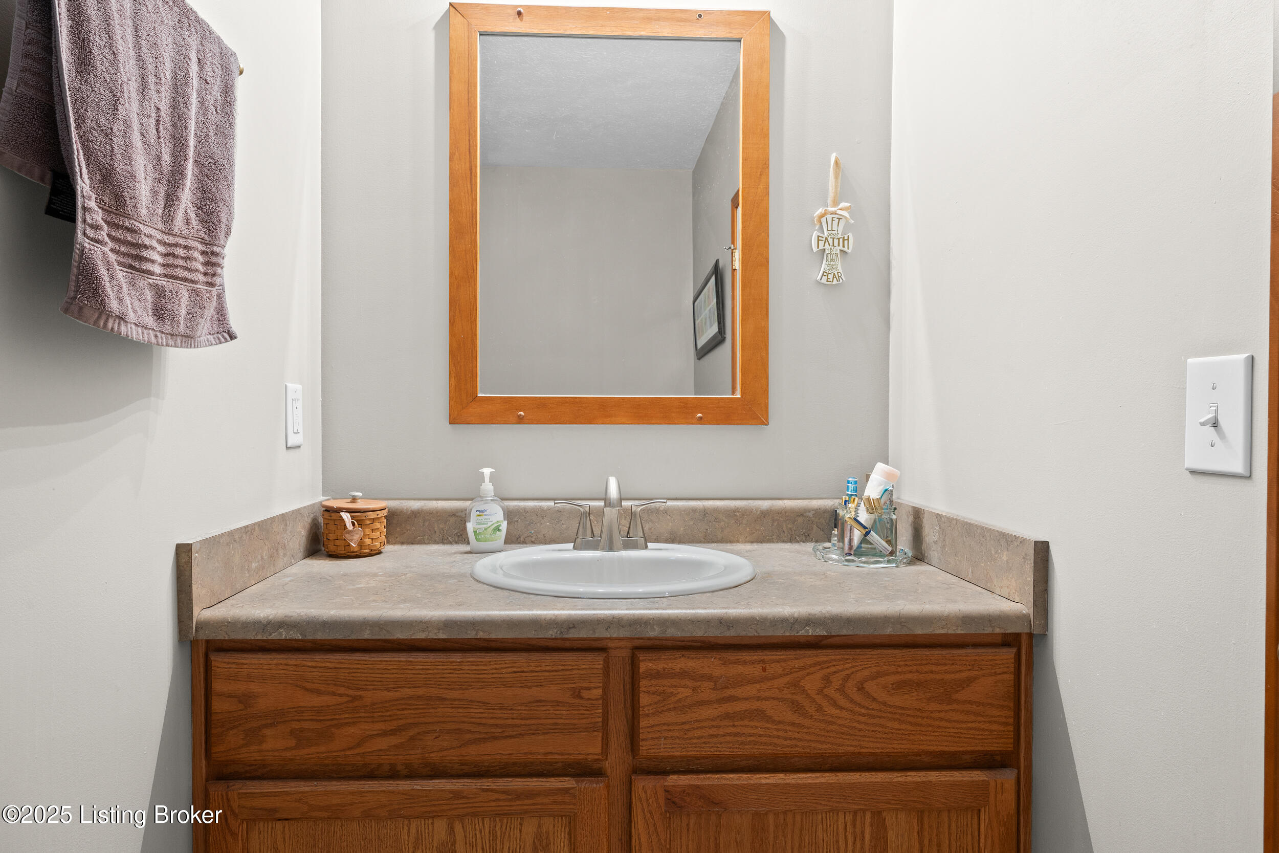 323 Oxmoor Dr, Elizabethtown