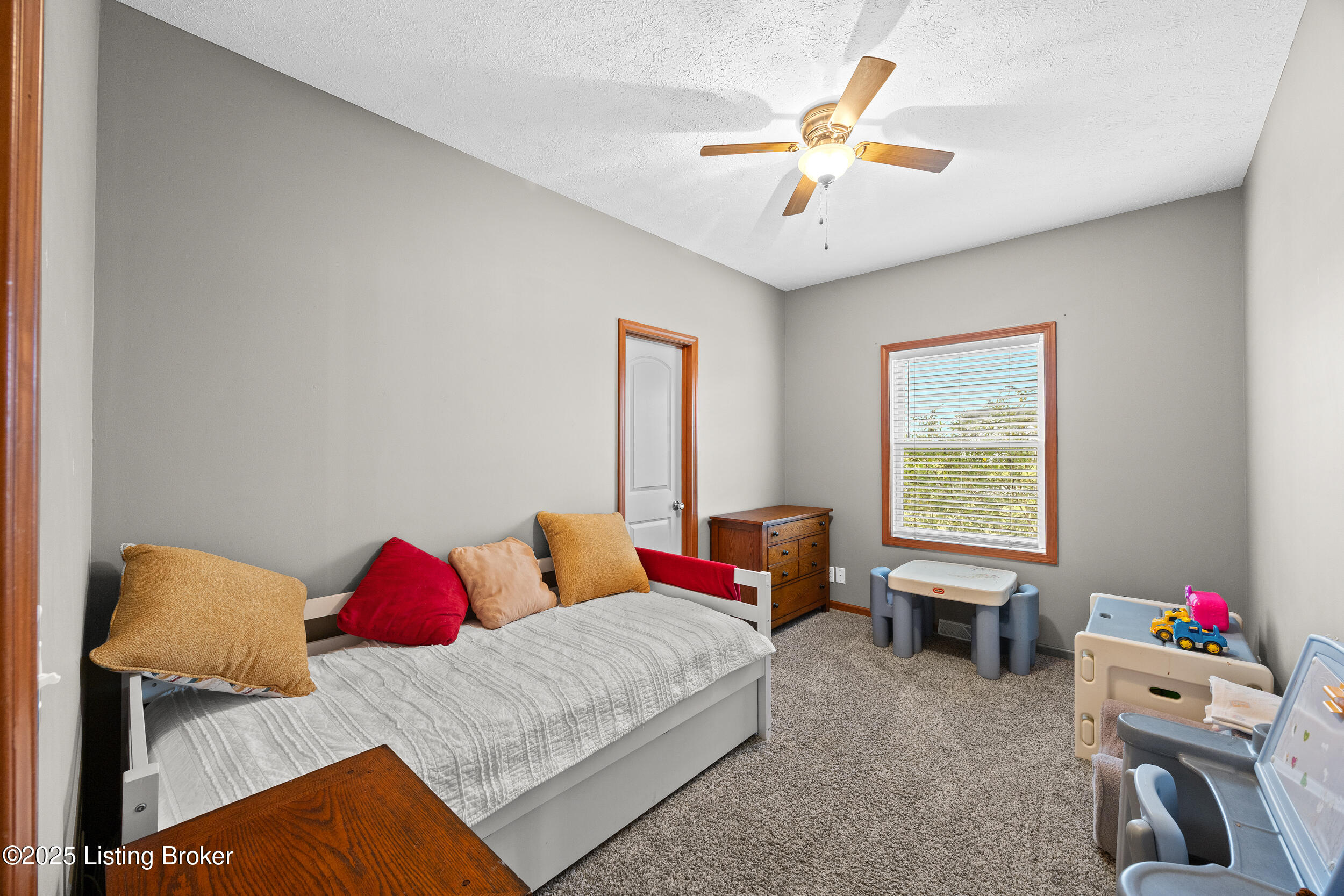 323 Oxmoor Dr, Elizabethtown