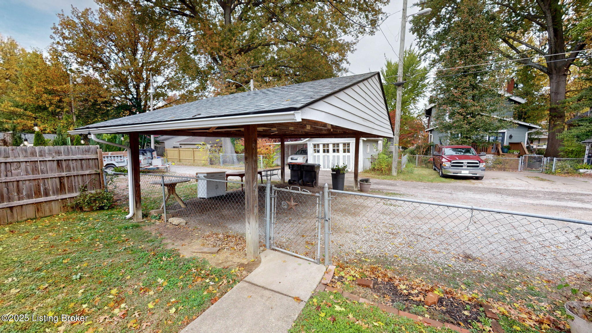 5 Maple Ct