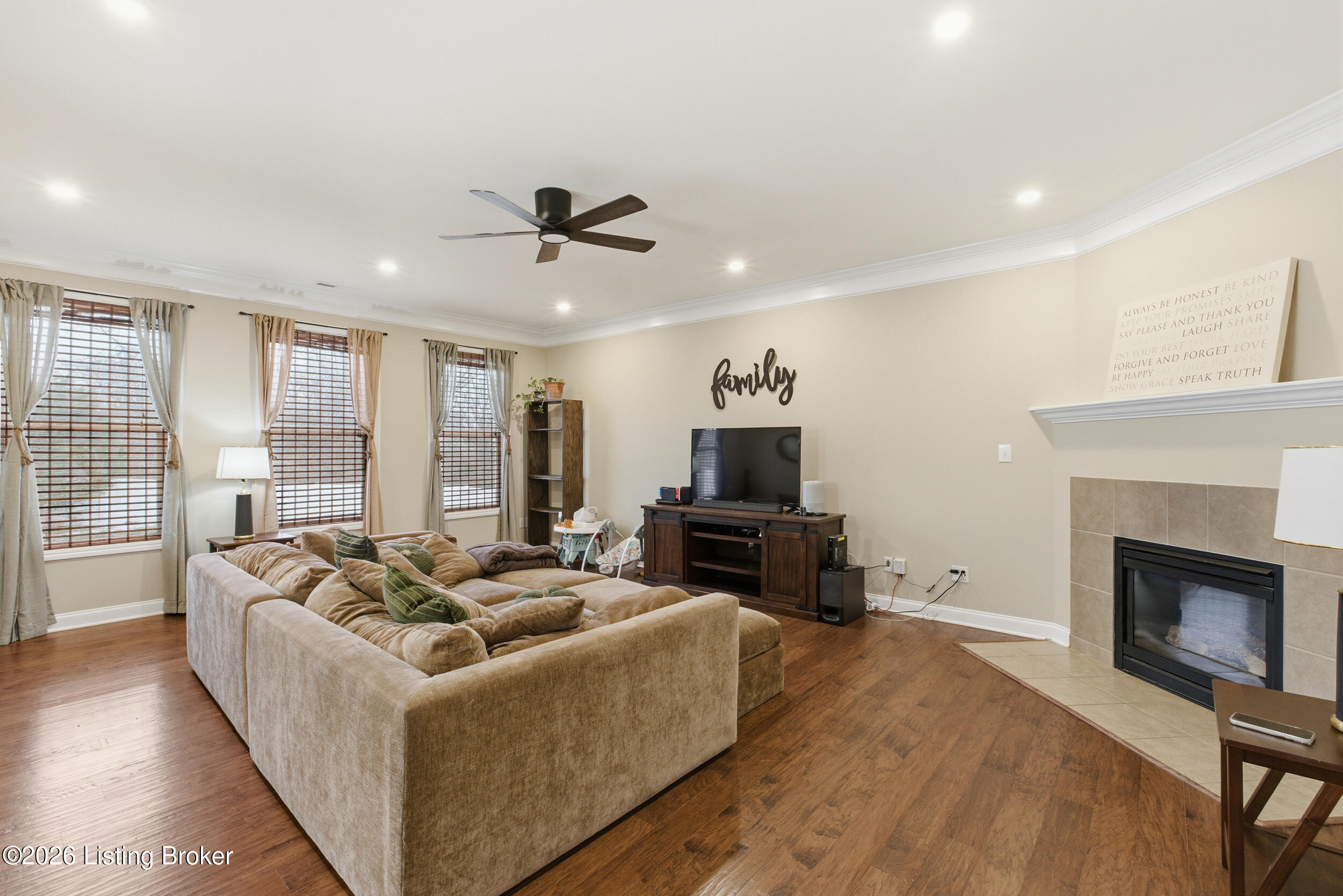 12004 Longview Farm Dr