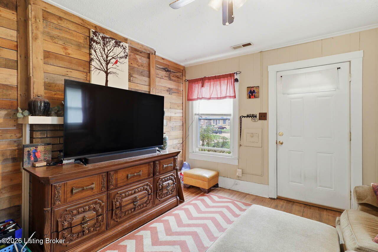 812 Brookline Ave