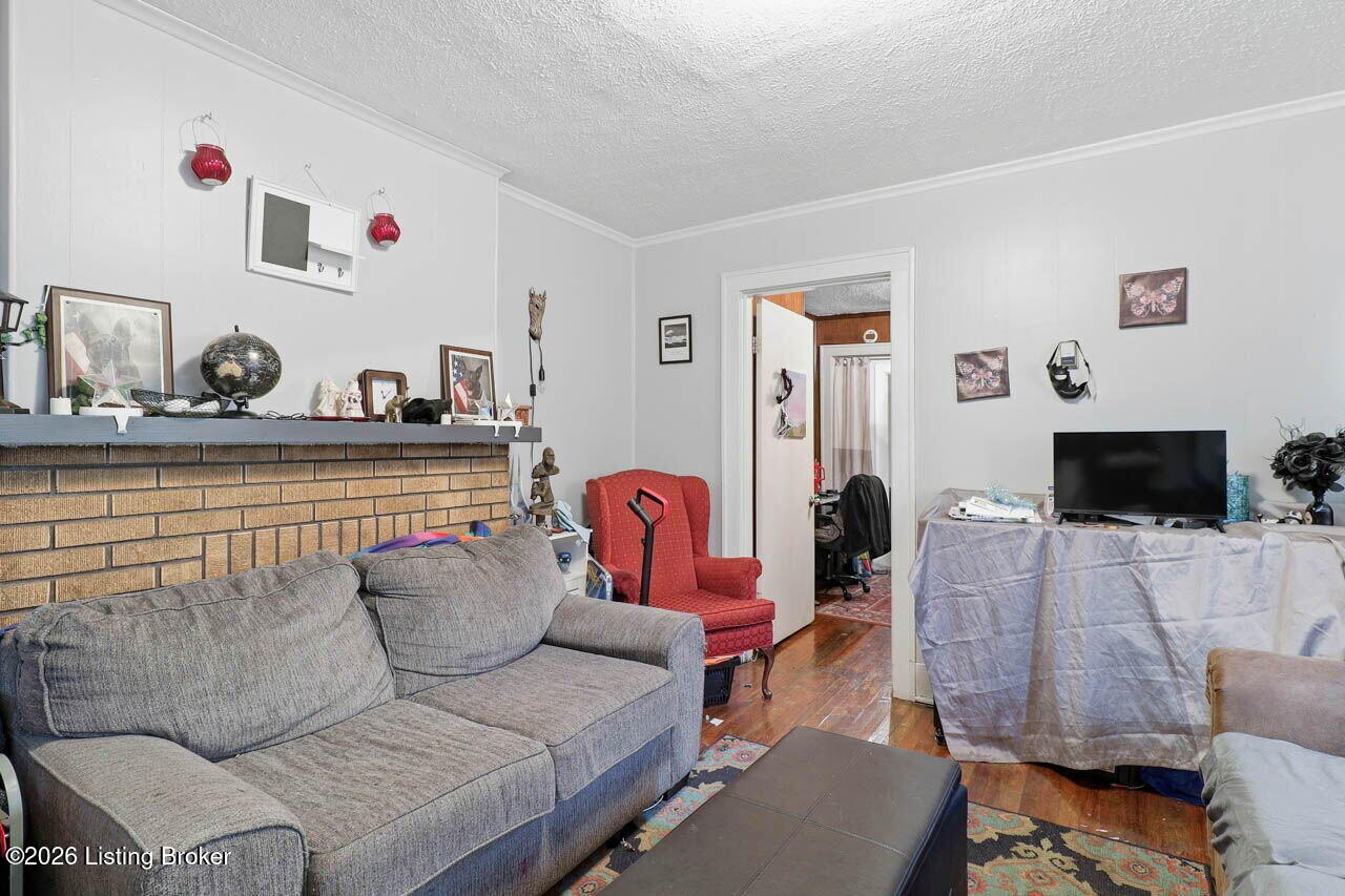 812 Brookline Ave