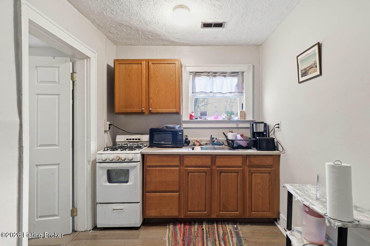 812 Brookline Ave