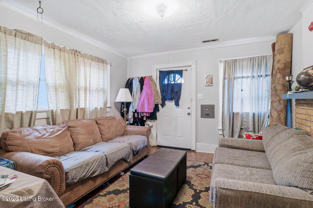 812 Brookline Ave