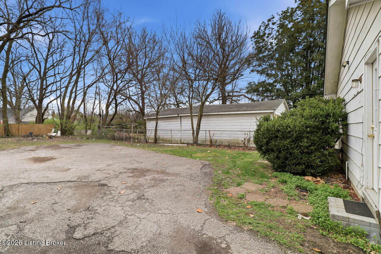 812 Brookline Ave