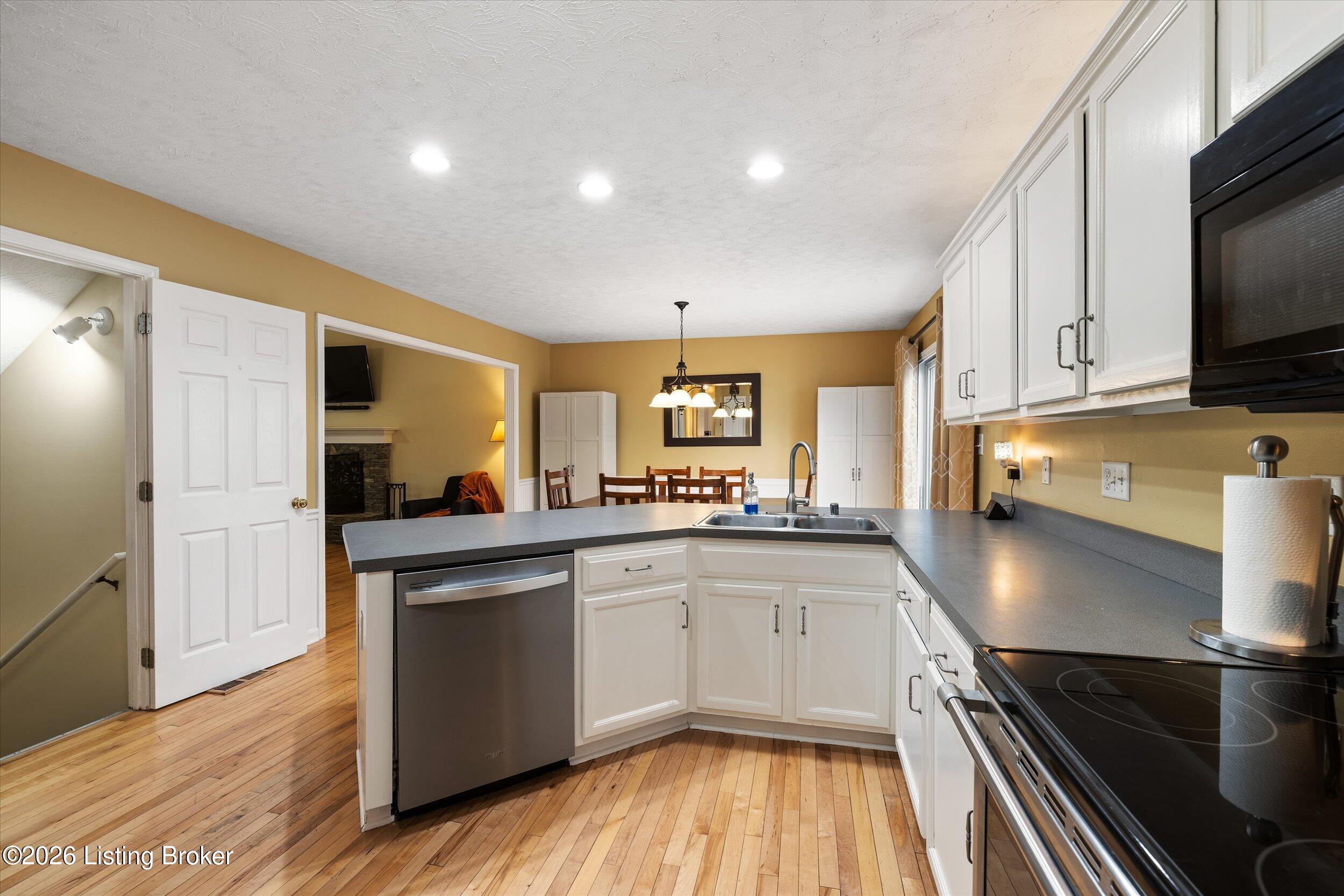 5109 Oakbrook Dr