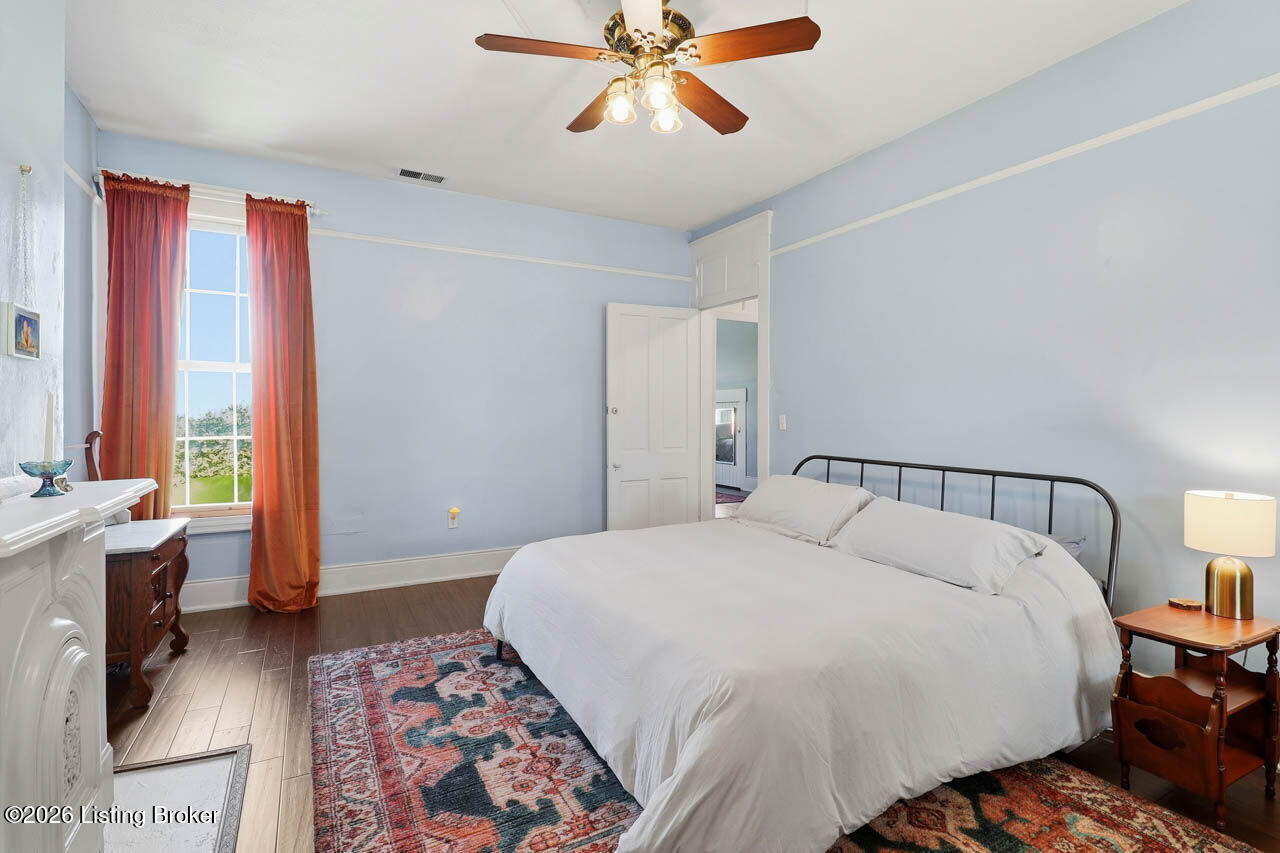 1428 E Breckinridge St