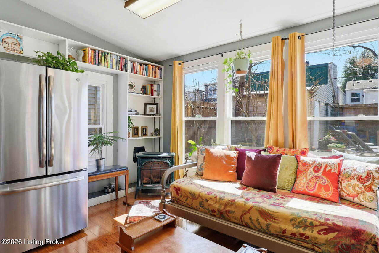 1428 E Breckinridge St