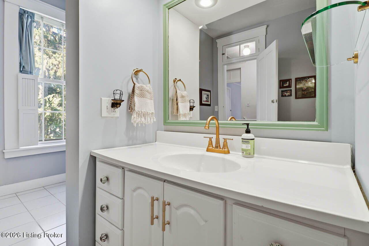 1428 E Breckinridge St